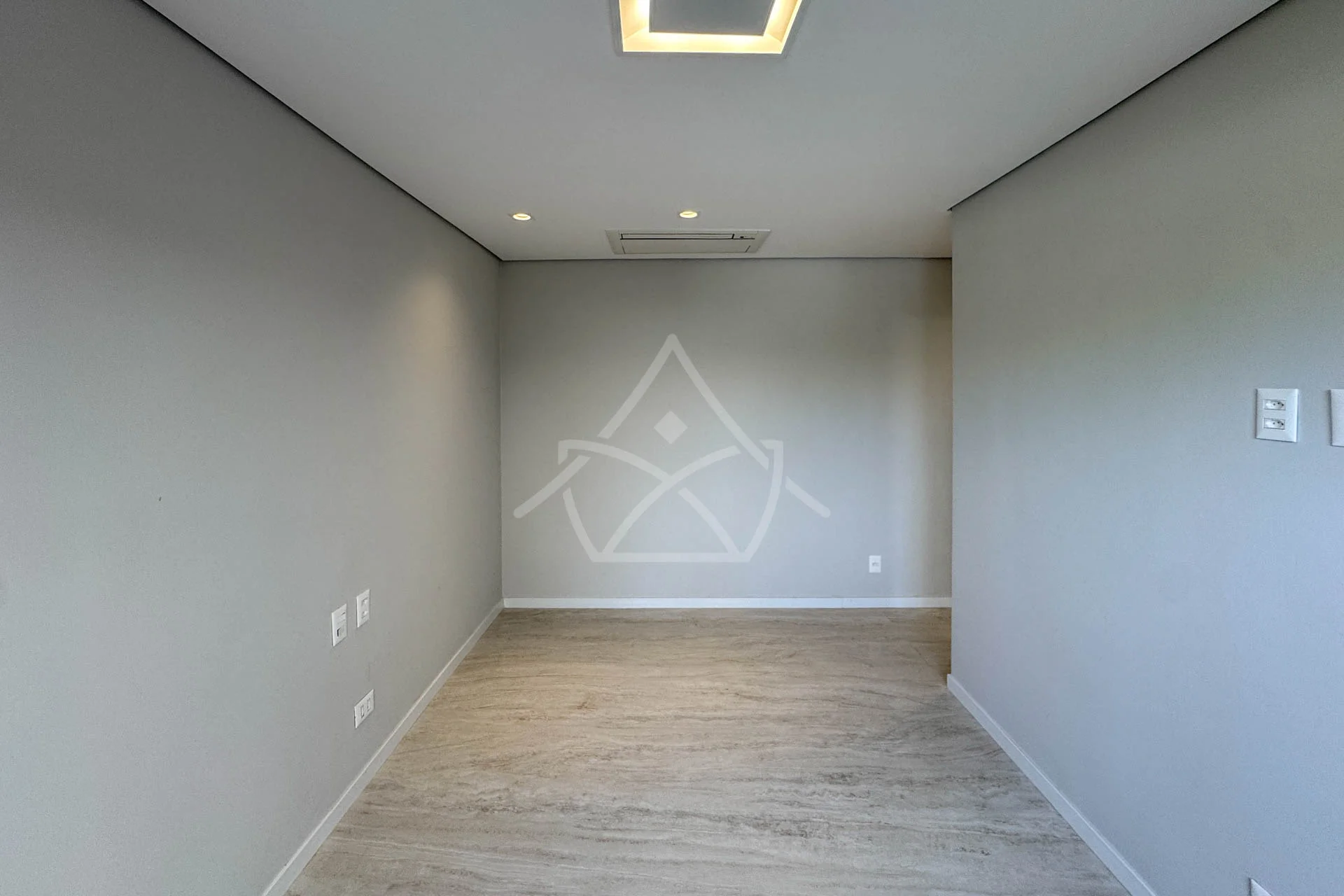 Casa com Sala de Cinema à Venda com 5 Suítes, Piscina, e Varanda Gourmet
