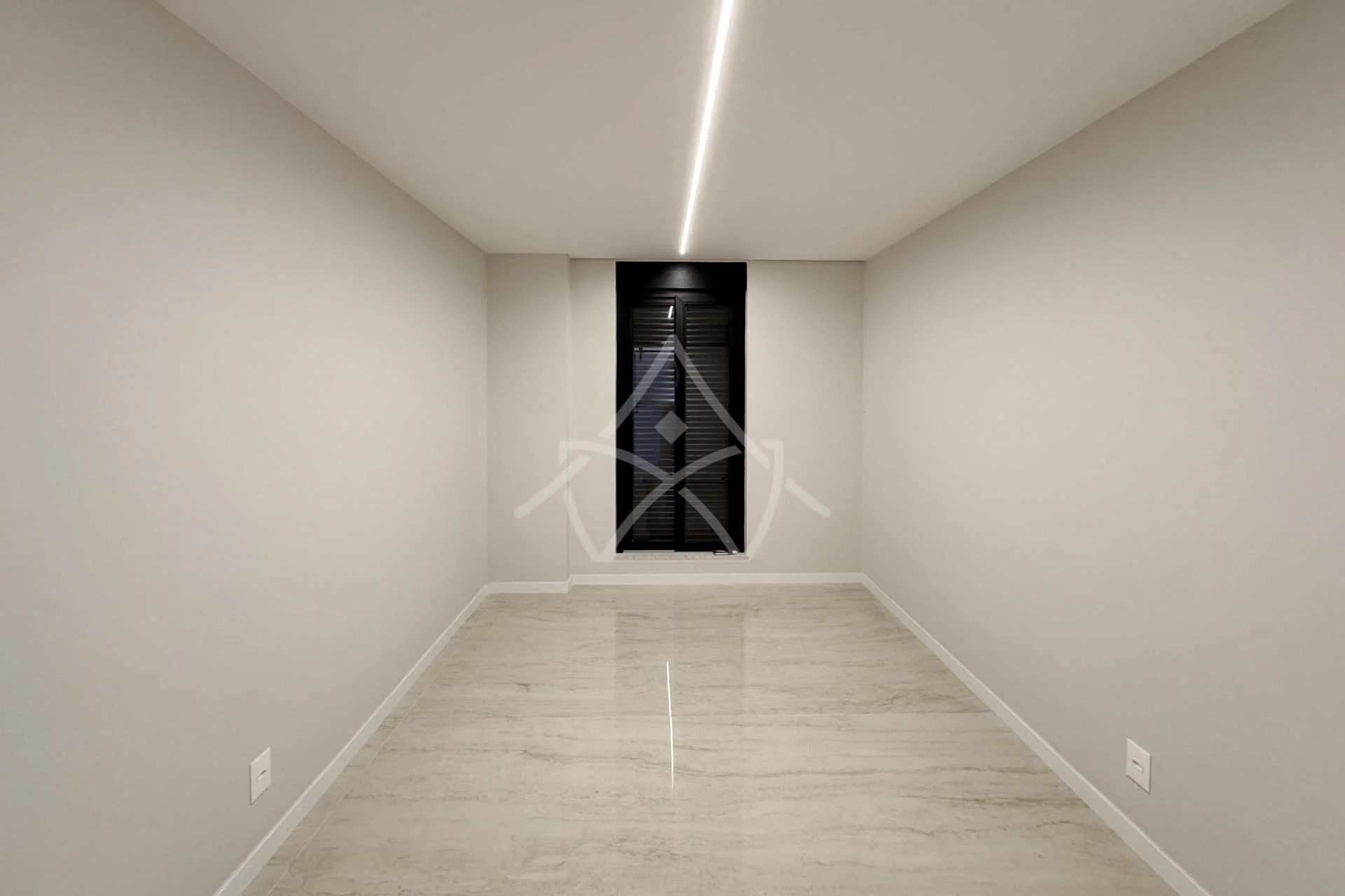 Casa com Sala de Cinema à Venda com 5 Suítes, Piscina, e Varanda Gourmet