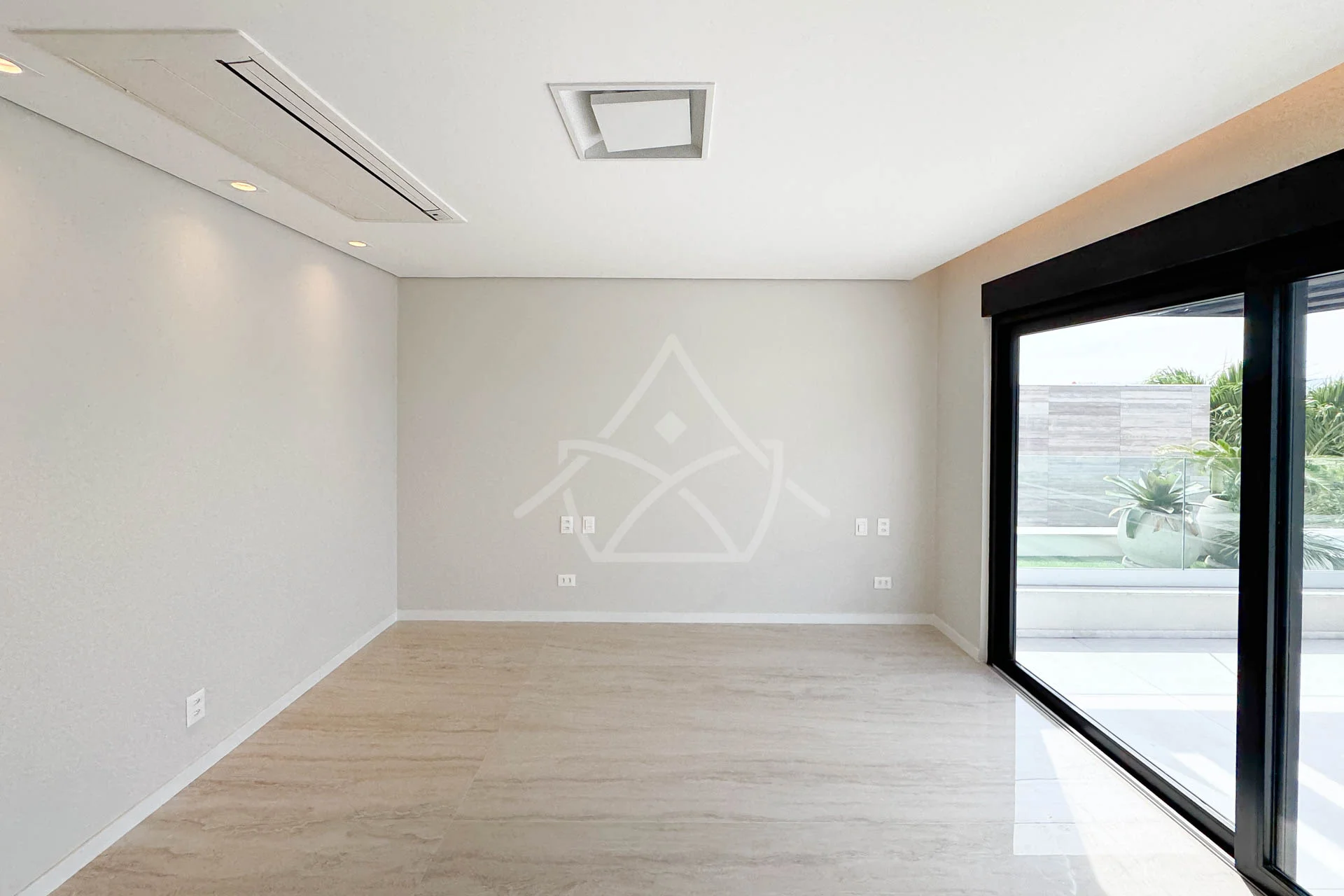 Casa com Sala de Cinema à Venda com 5 Suítes, Piscina, e Varanda Gourmet