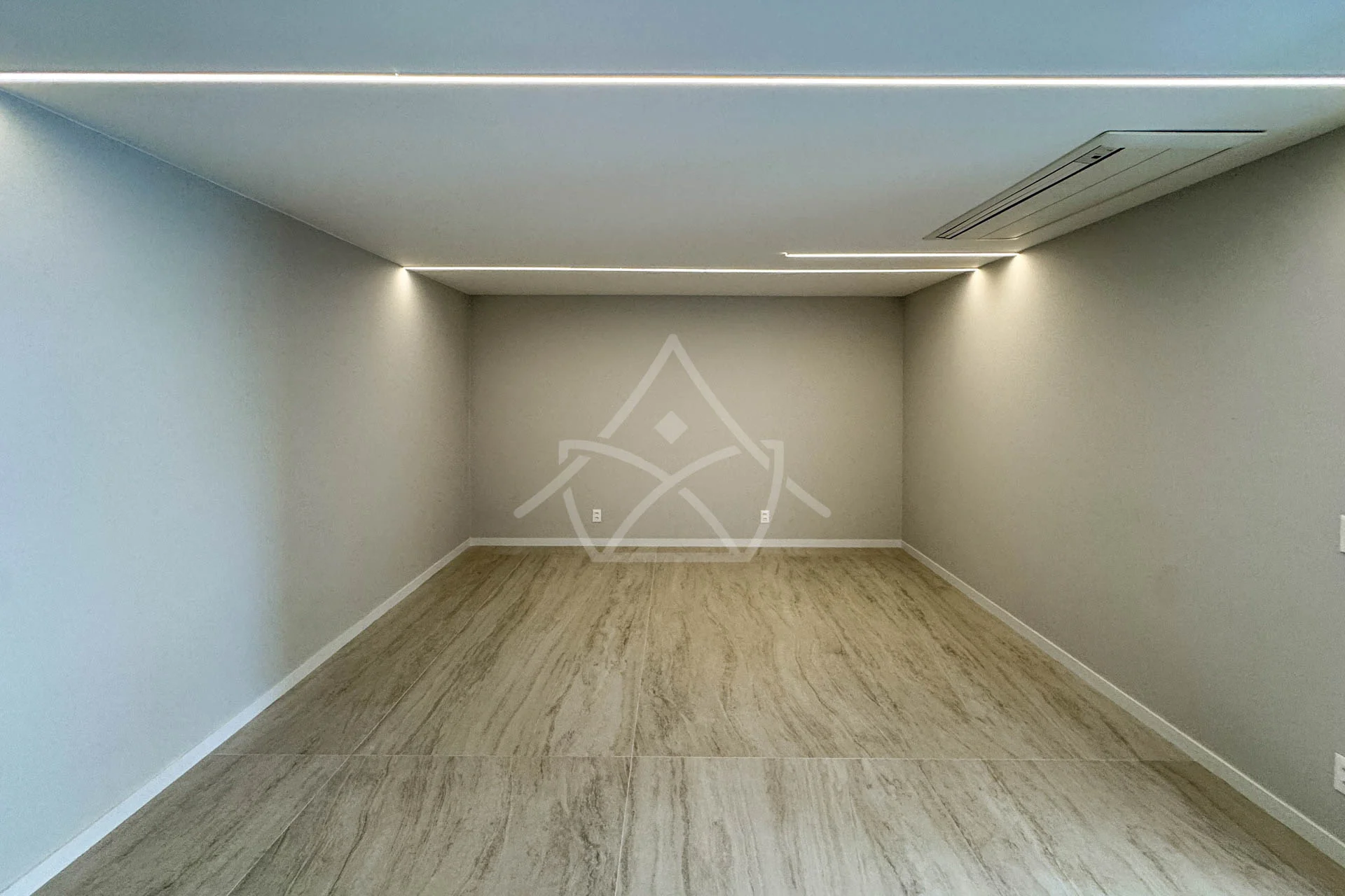 Casa com Sala de Cinema à Venda com 5 Suítes, Piscina, e Varanda Gourmet
