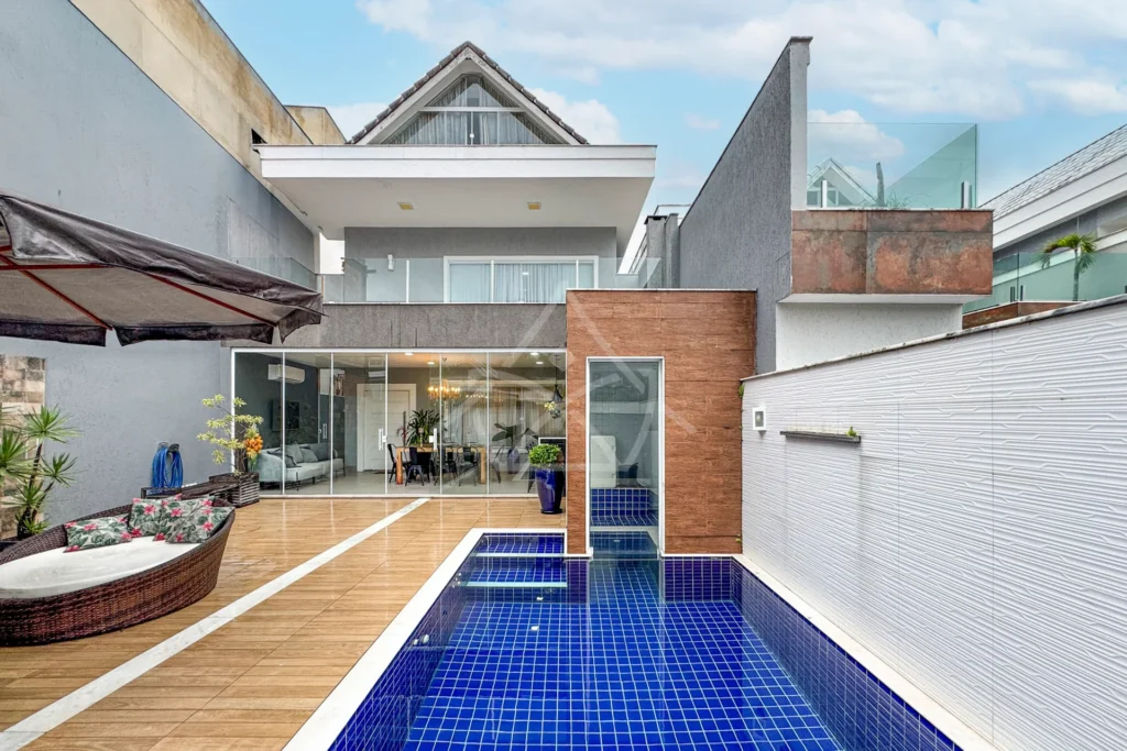 Casa com Sótão à Venda