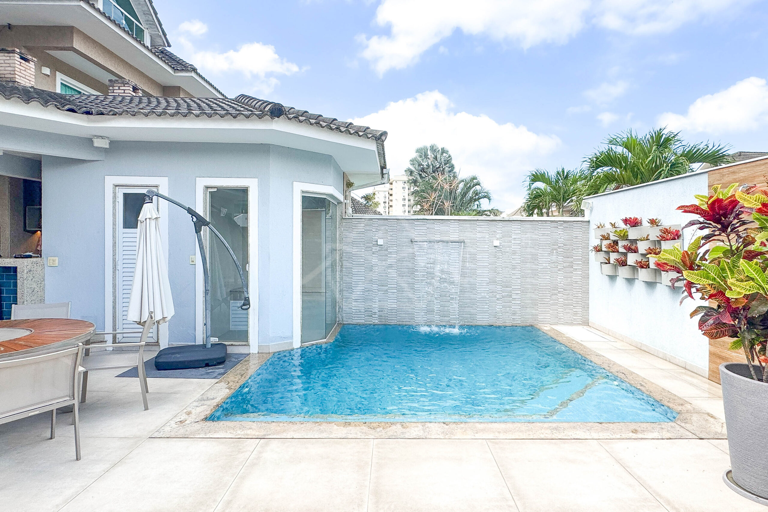 Casa á Venda no Green Place, no Recreio dos Bandeirantes. Entre em contato conosco e agende a sua visita com um consultor.