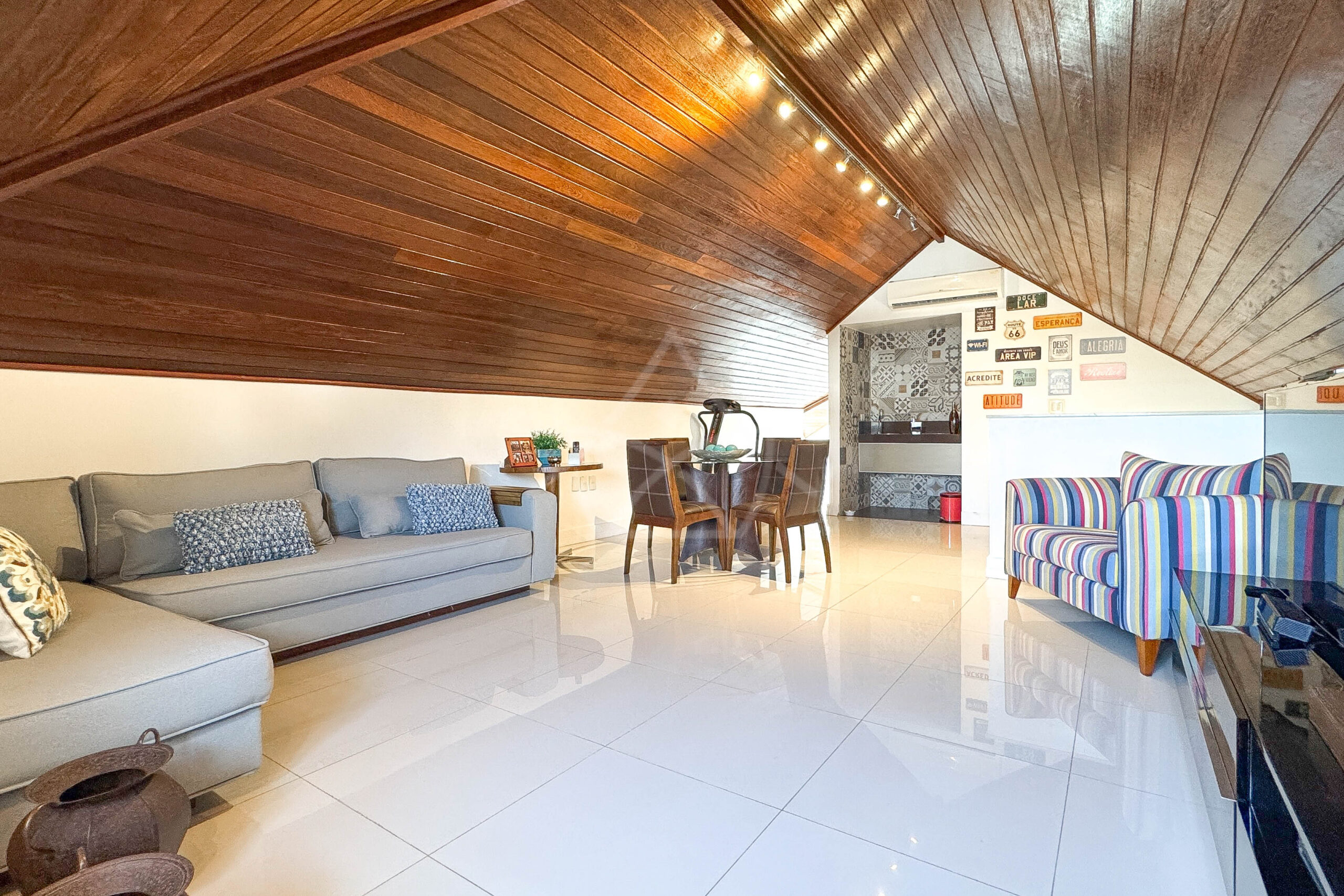 Casa á Venda no Green Place, no Recreio dos Bandeirantes. Entre em contato conosco e agende a sua visita com um consultor.