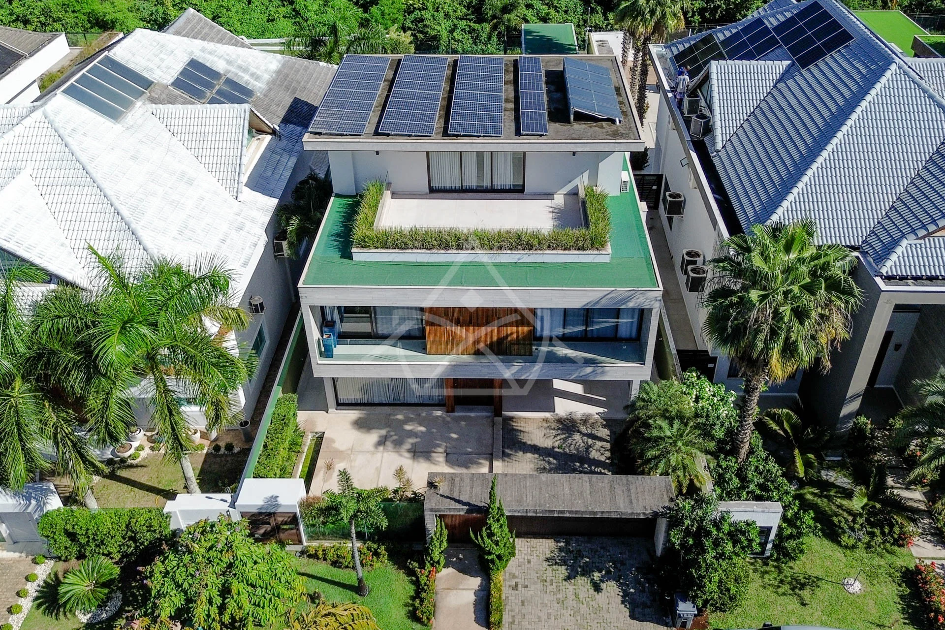 Casa com Vista para Lagoa à Venda com 5 Suítes