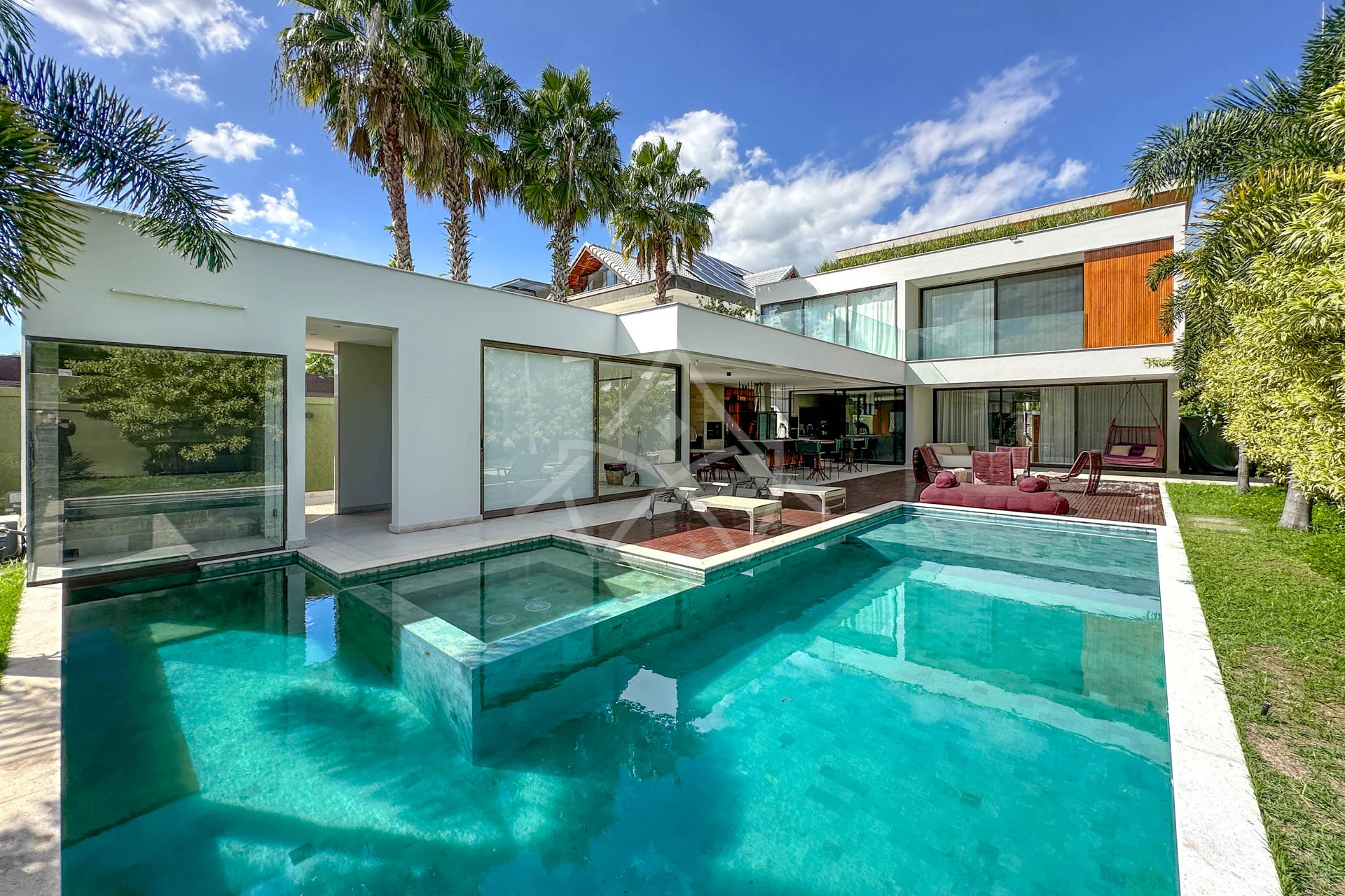 Casa com Vista para Lagoa à Venda com 5 Suítes