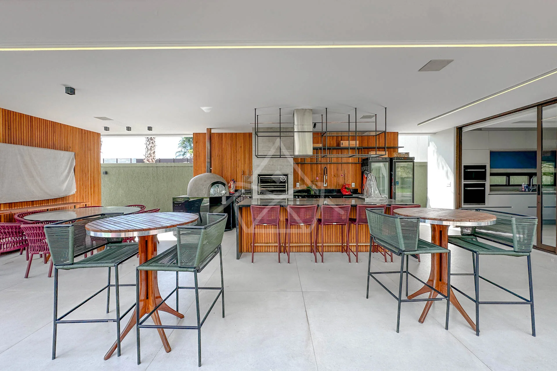 Casa com Vista para Lagoa à Venda com 5 Suítes