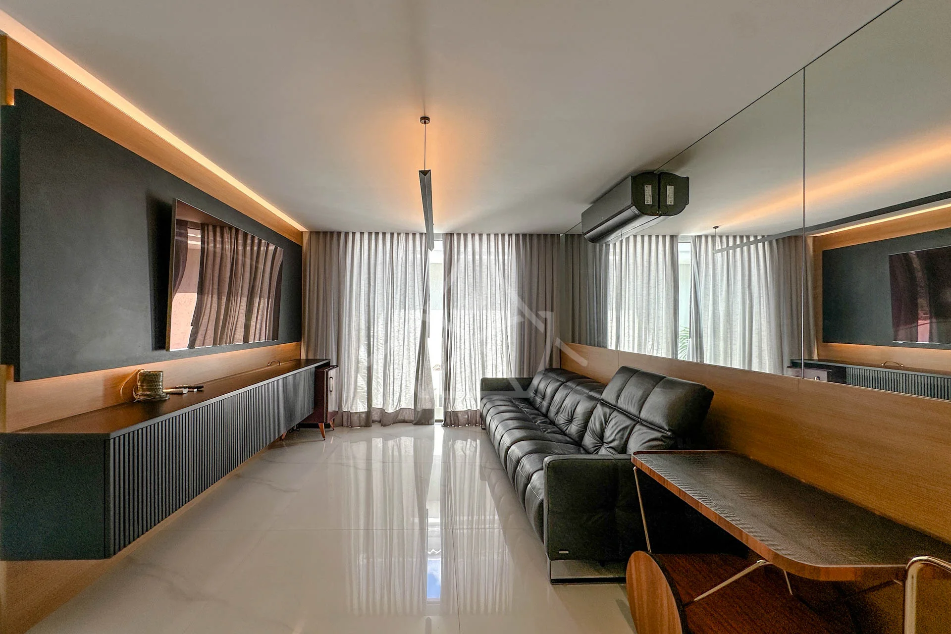 Casa com Vista para Lagoa à Venda com 5 Suítes