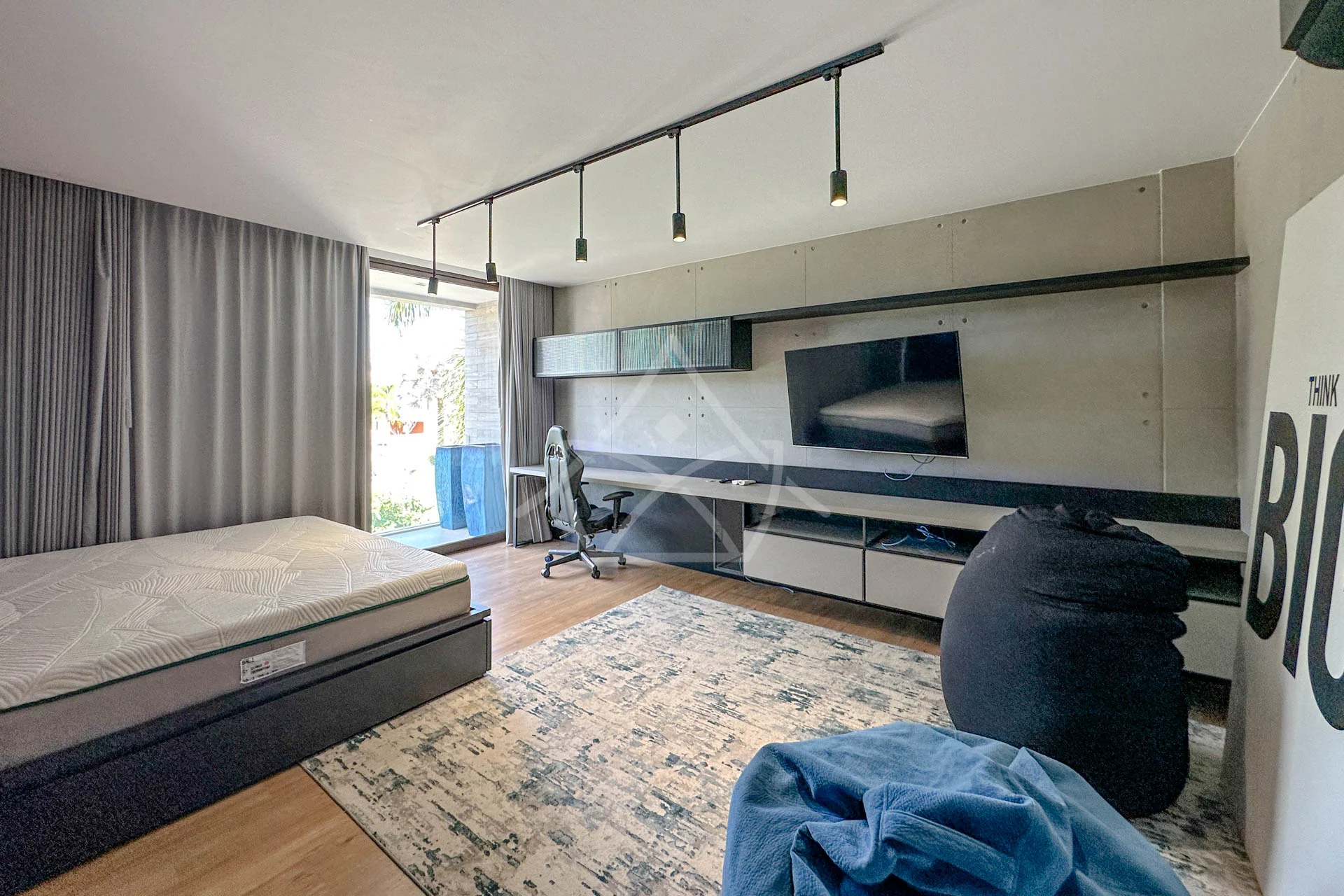 Casa com Vista para Lagoa à Venda com 5 Suítes