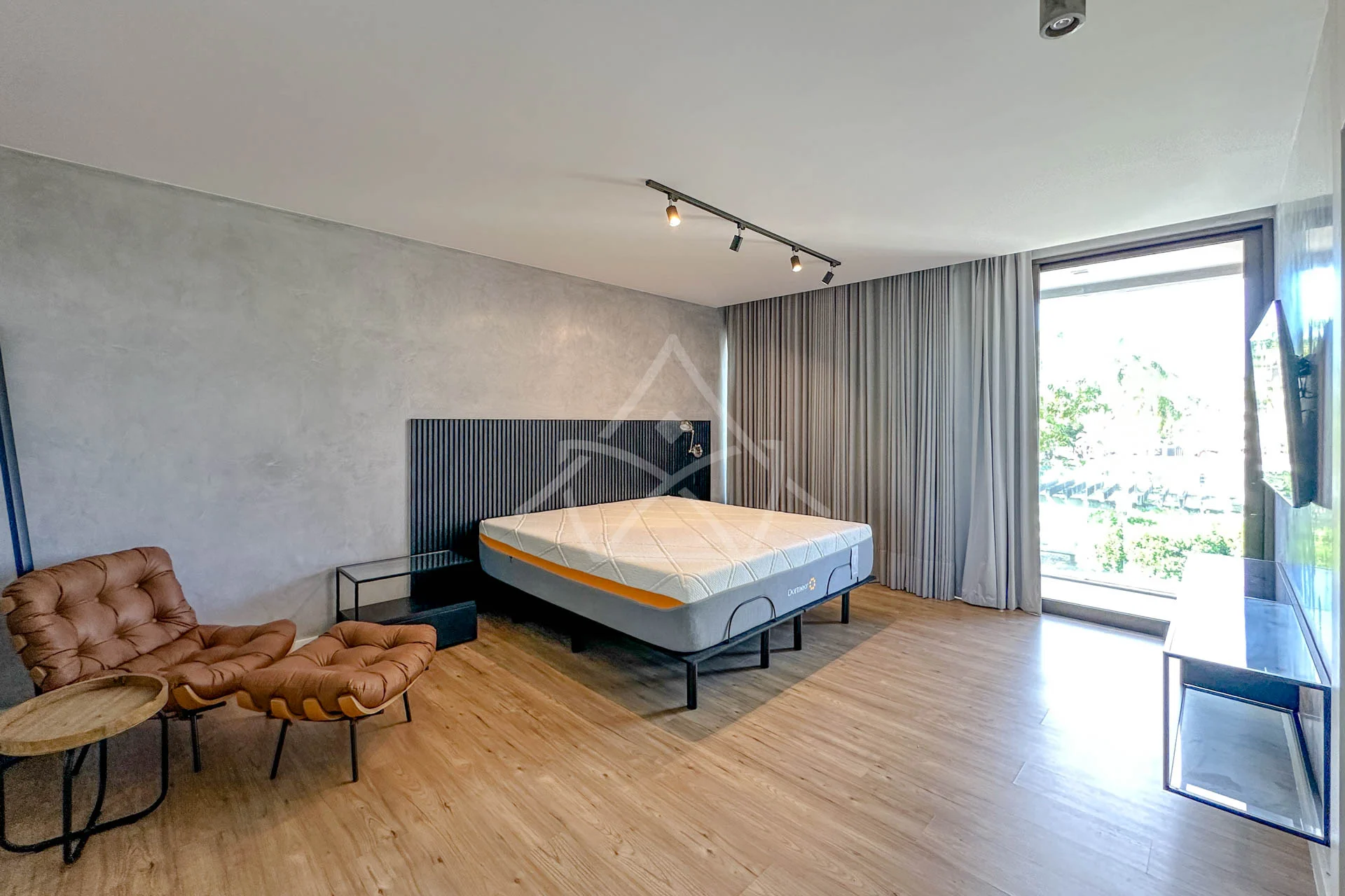 Casa com Vista para Lagoa à Venda com 5 Suítes