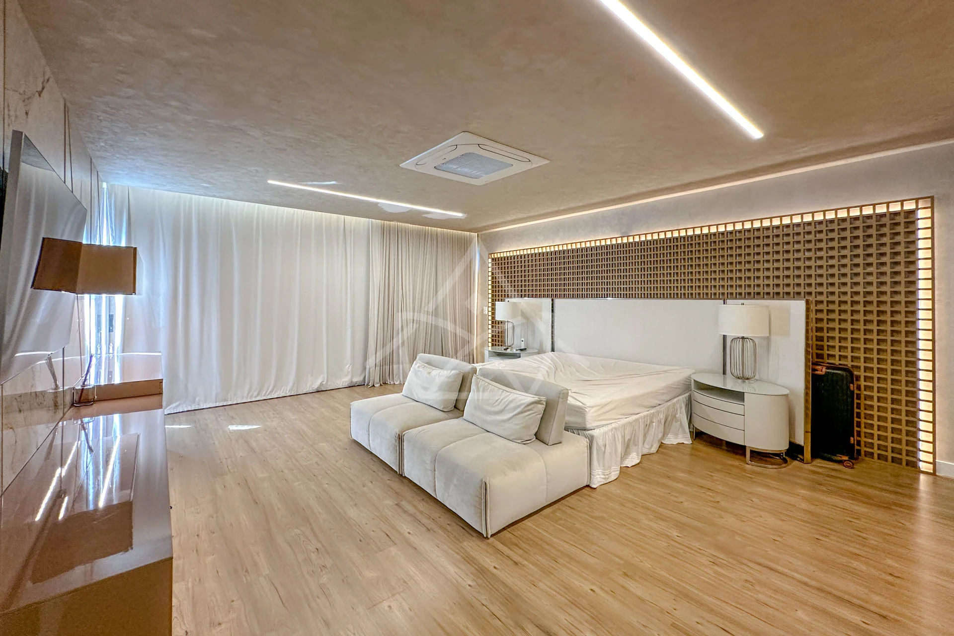 Casa com Vista para Lagoa à Venda com 5 Suítes