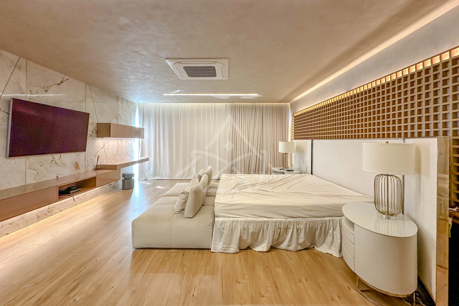 Casa com Vista para Lagoa à Venda com 5 Suítes