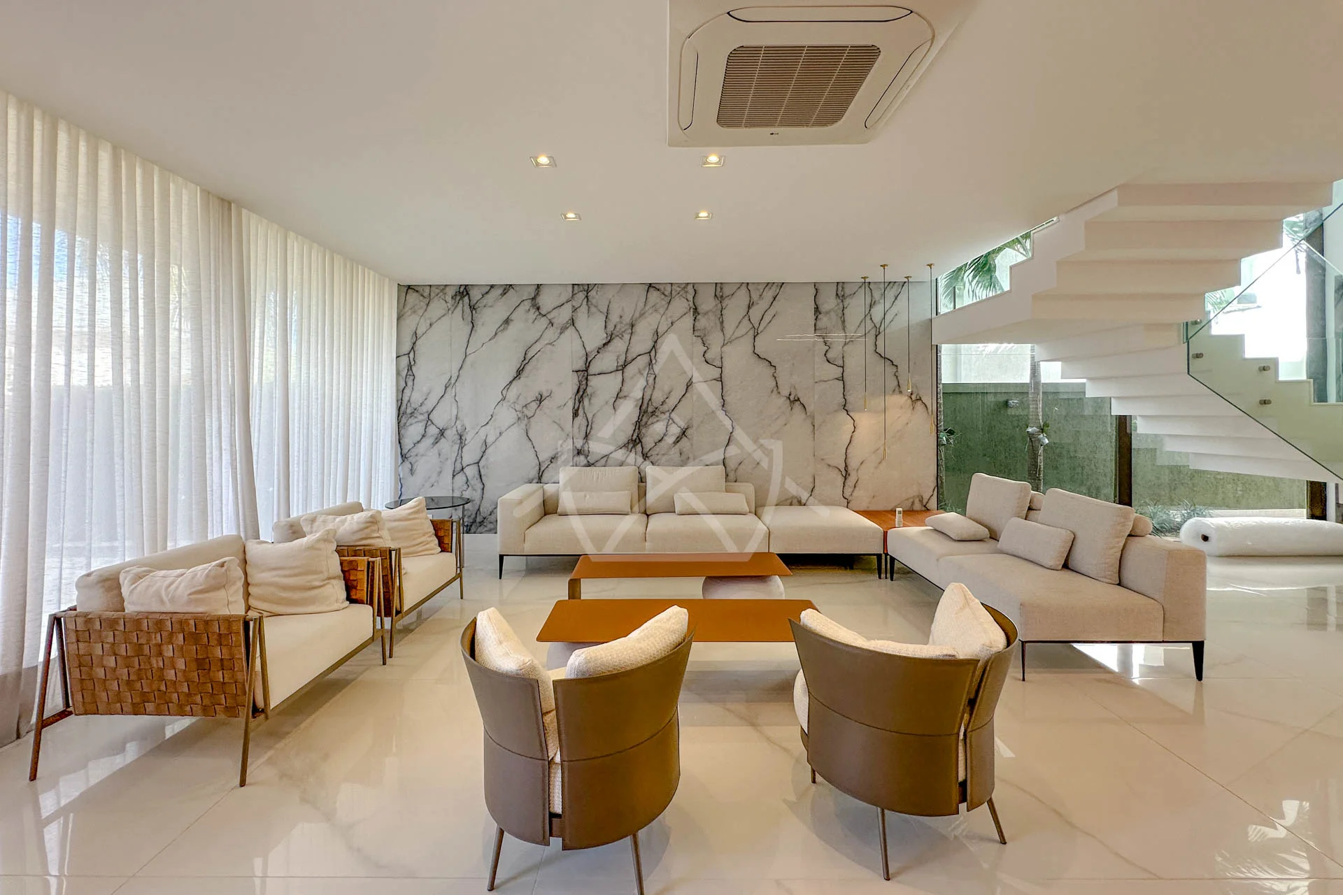 Casa com Vista para Lagoa à Venda com 5 Suítes