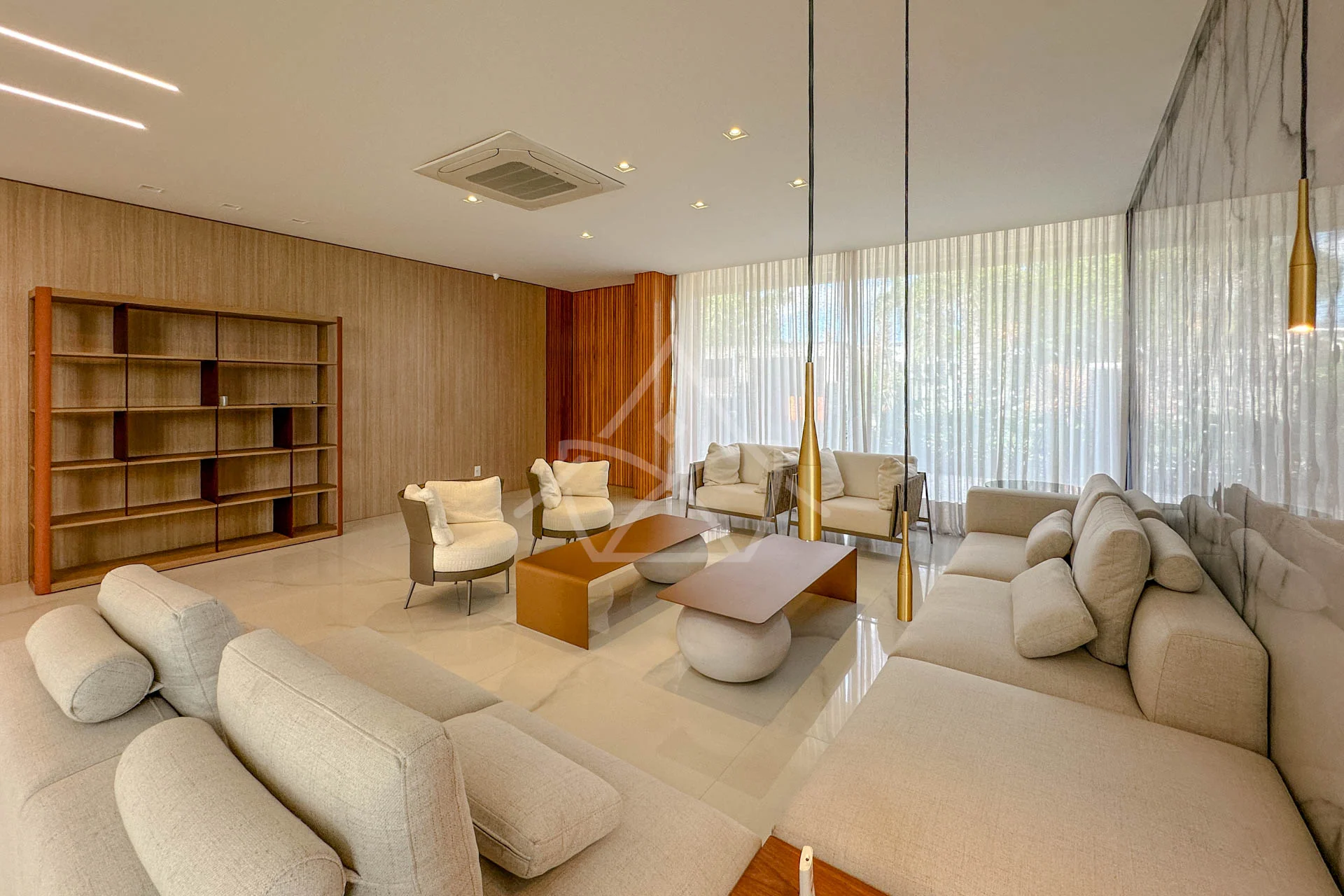 Casa com Vista para Lagoa à Venda com 5 Suítes