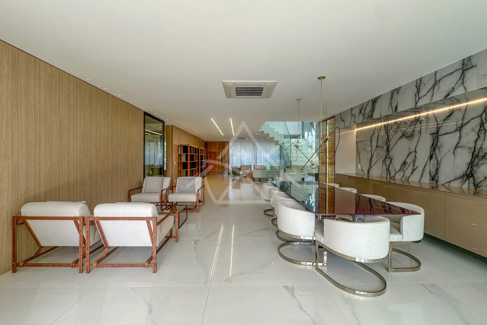 Casa com Vista para Lagoa à Venda com 5 Suítes