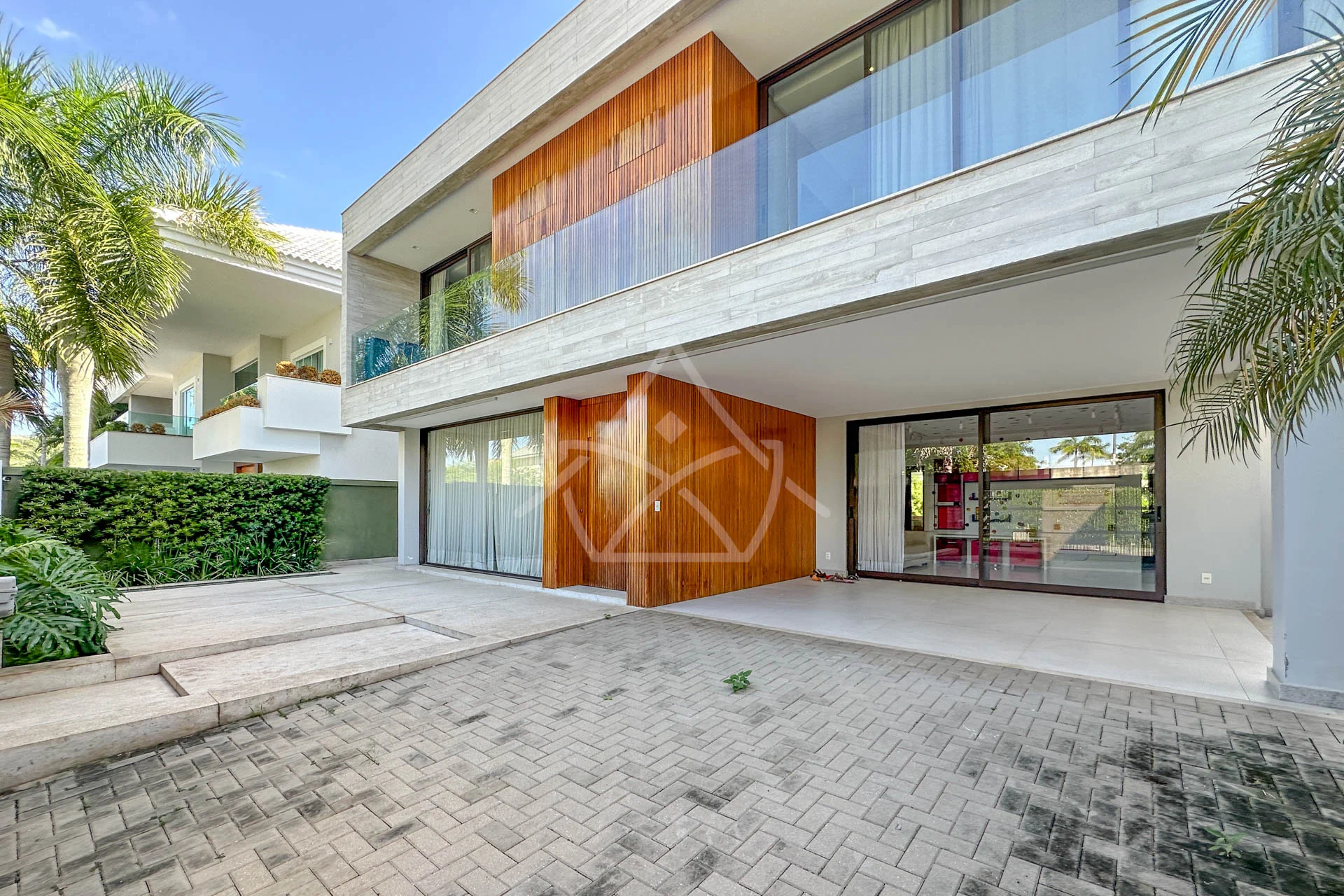 Casa com Vista para Lagoa à Venda com 5 Suítes