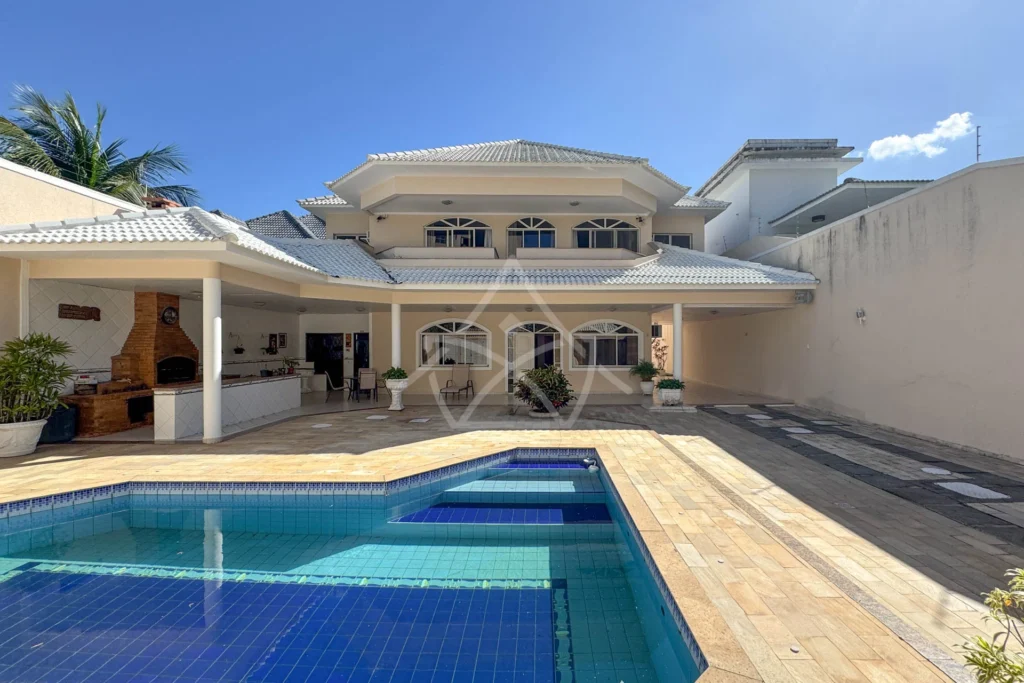 Casa com 8 Vagas à Venda