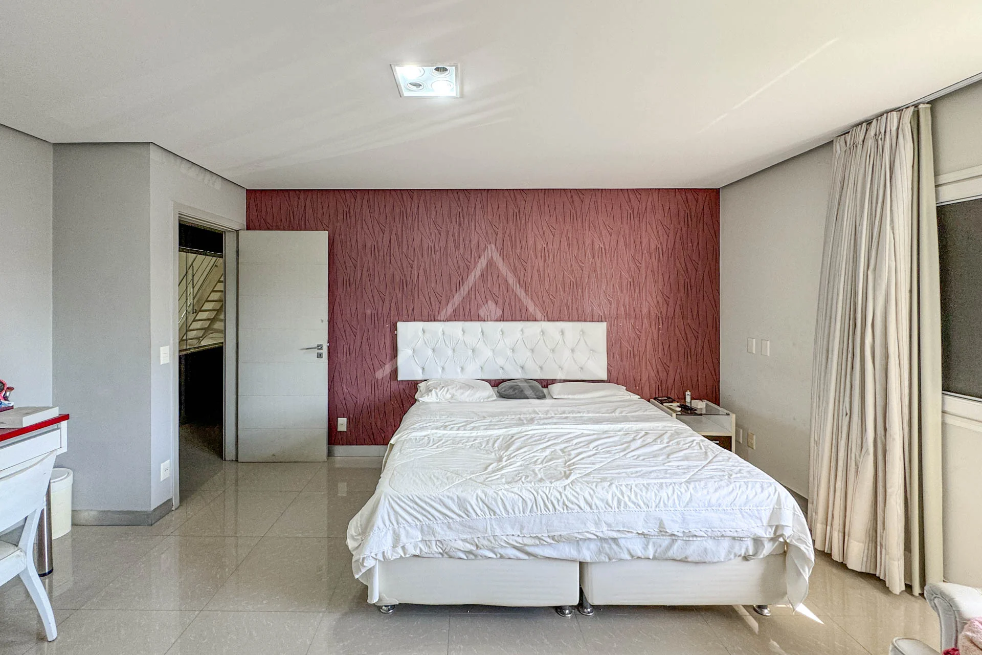 Casa com Suítes Térreas à Venda na Barra da Tijuca
