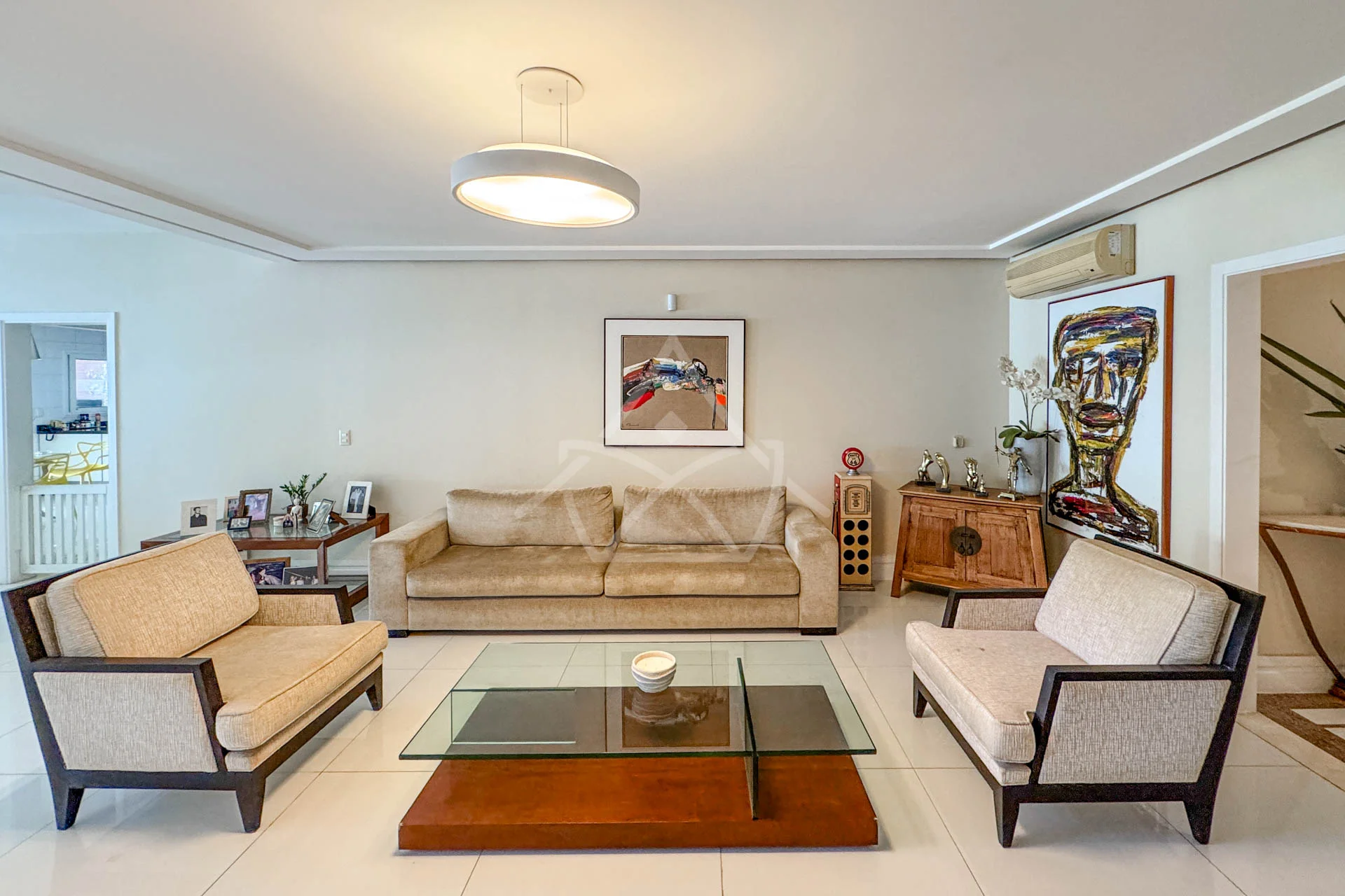 Casa com Suítes Térreas à Venda na Barra da Tijuca