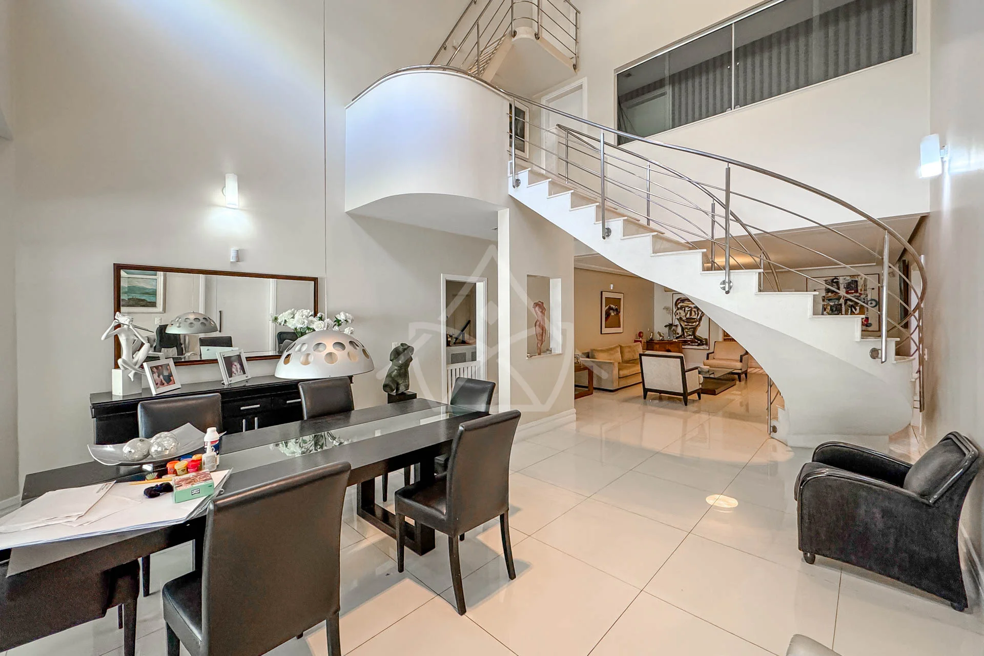Casa com Suítes Térreas à Venda na Barra da Tijuca