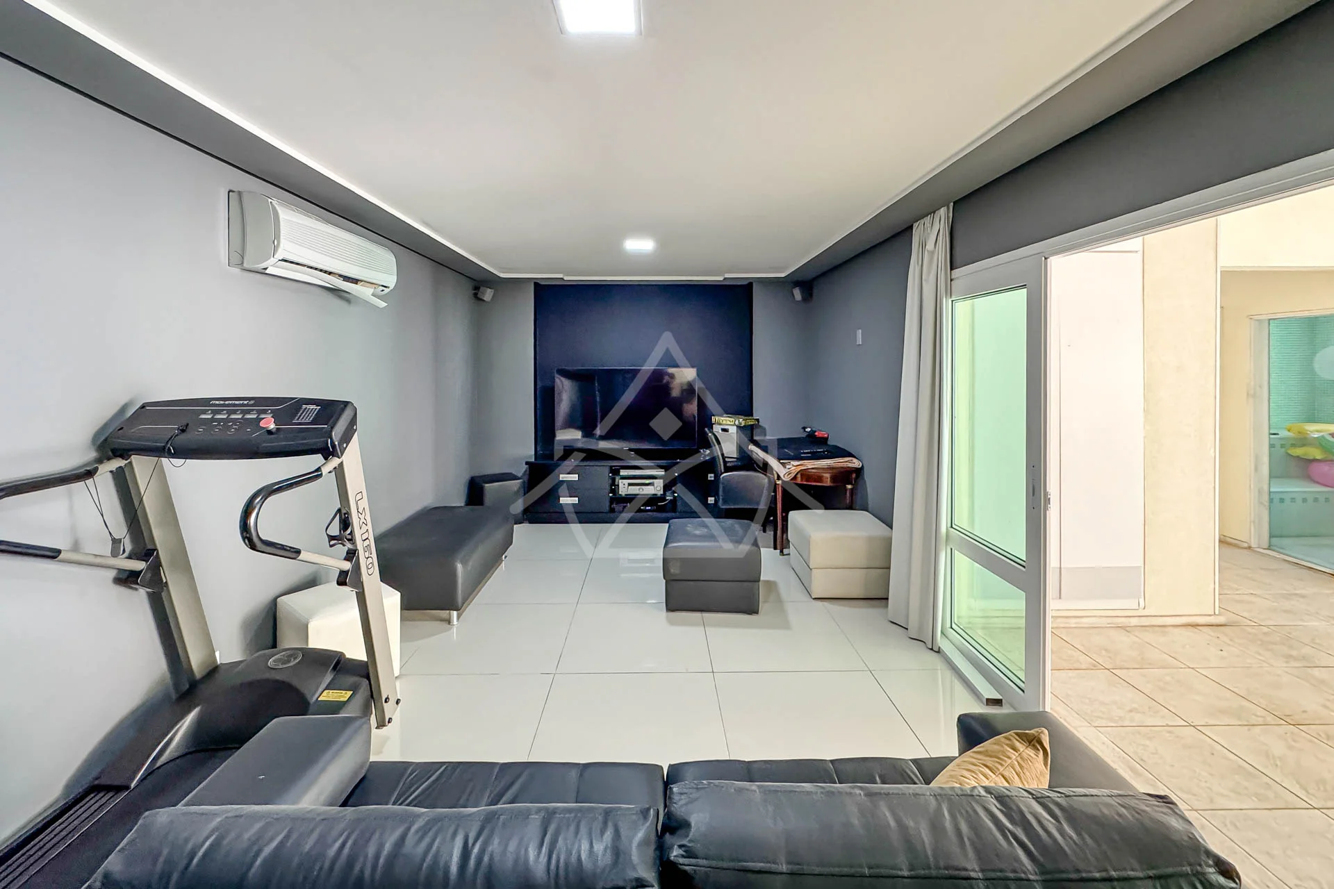 Casa com Suítes Térreas à Venda na Barra da Tijuca