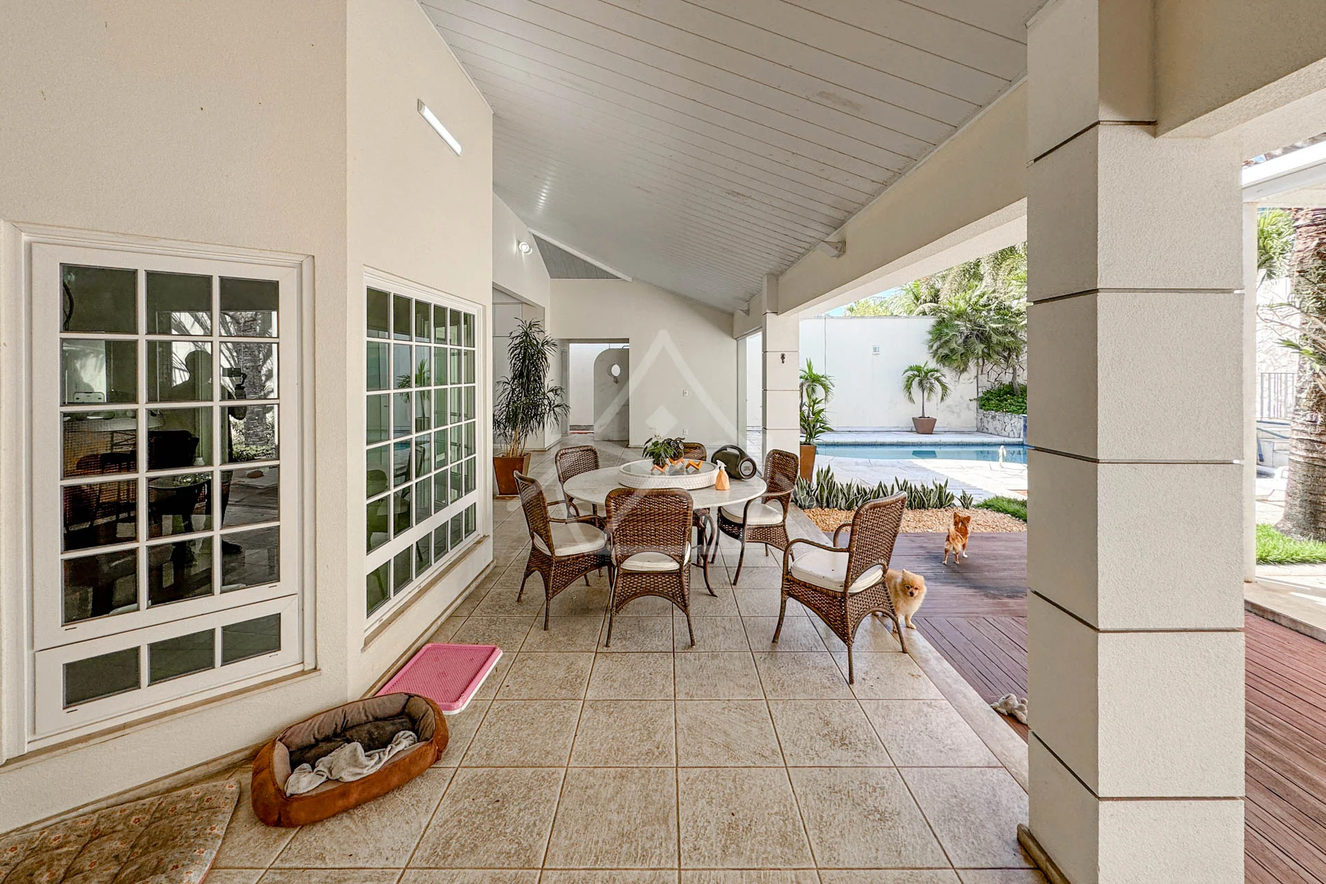 Casa com Suítes Térreas à Venda na Barra da Tijuca