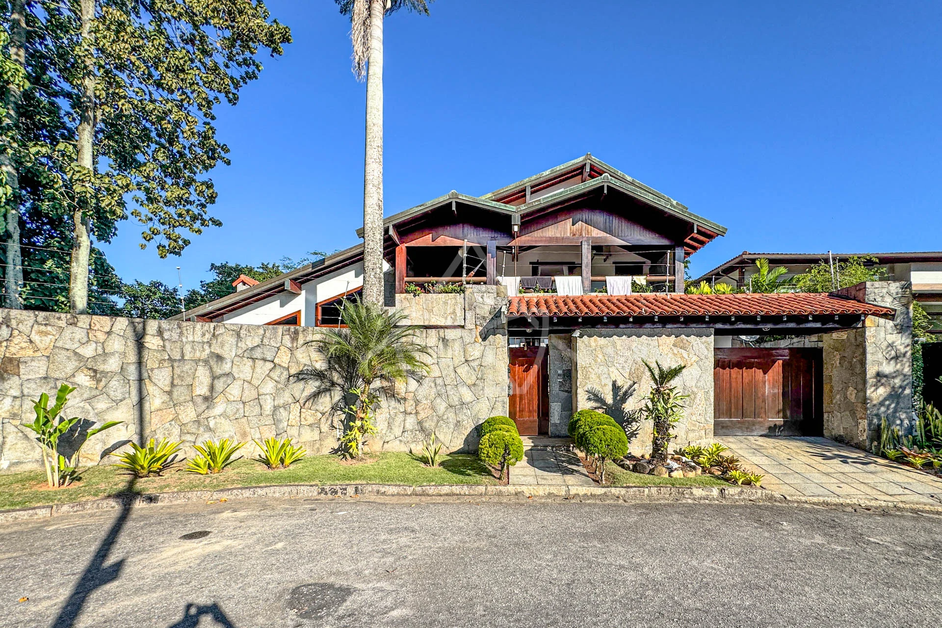 Casa com Terreno Grande