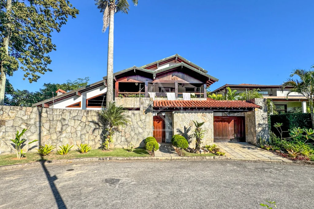Casa com Terreno Grande