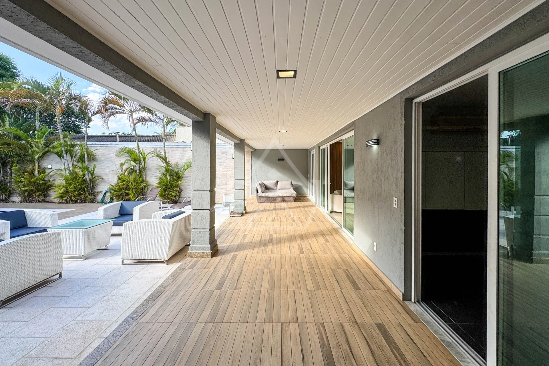 Casa com Sala de Jogos à Venda
