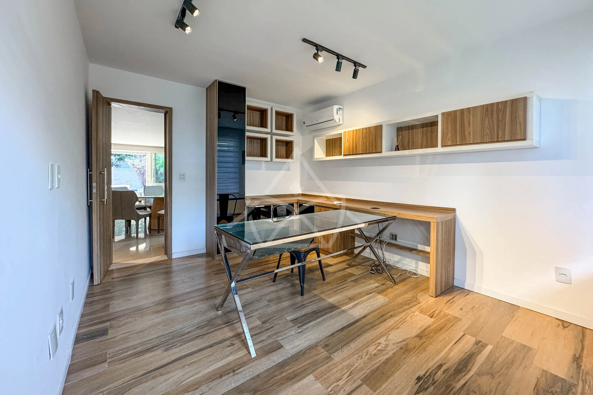Casa com Sala de Jogos à Venda