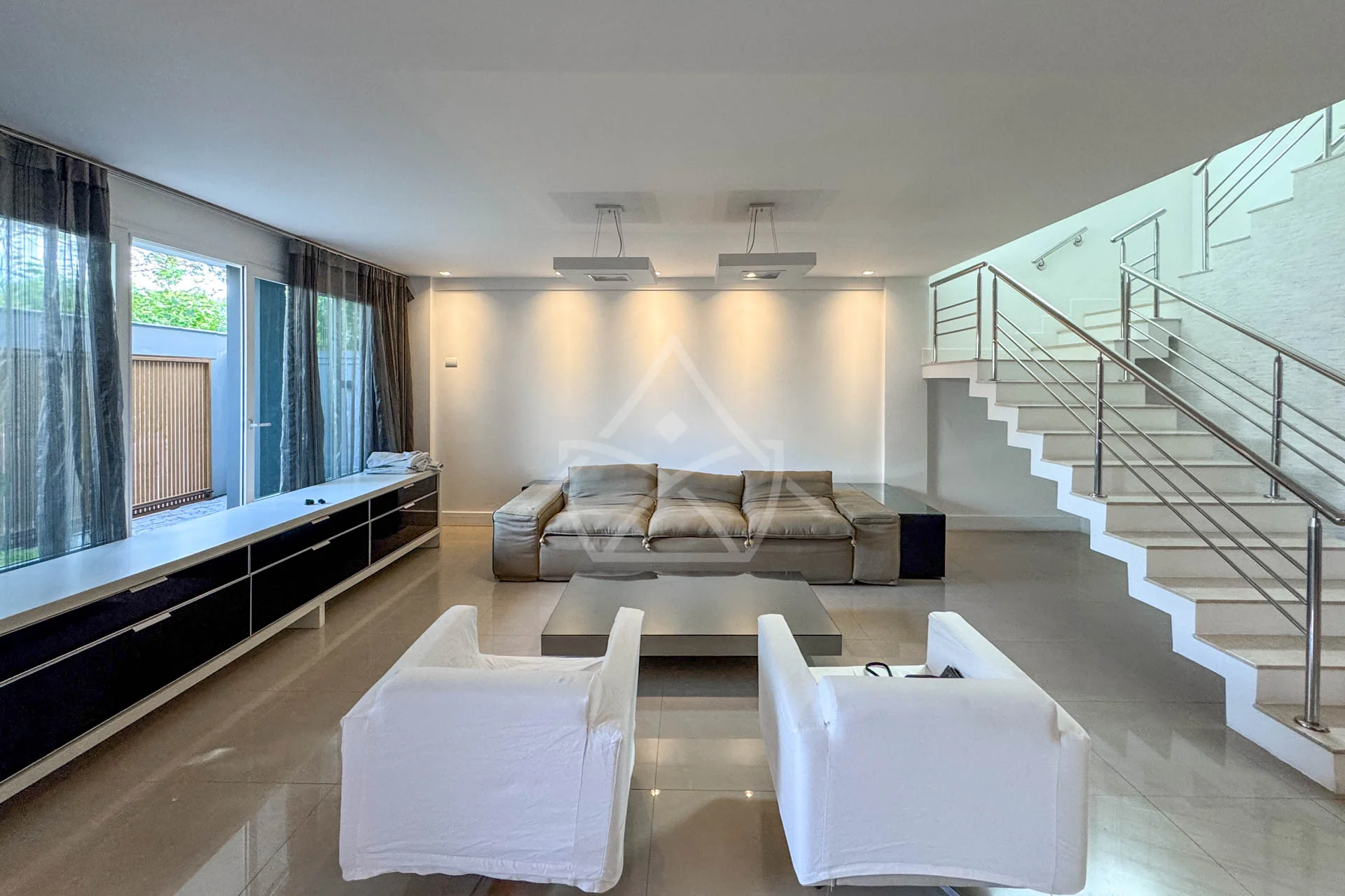 Casa com Sala de Jogos à Venda