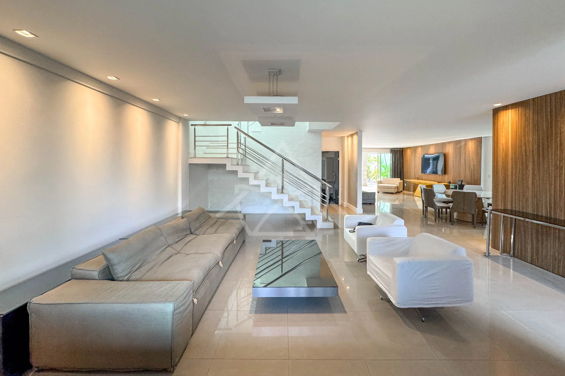 Casa com Sala de Jogos à Venda