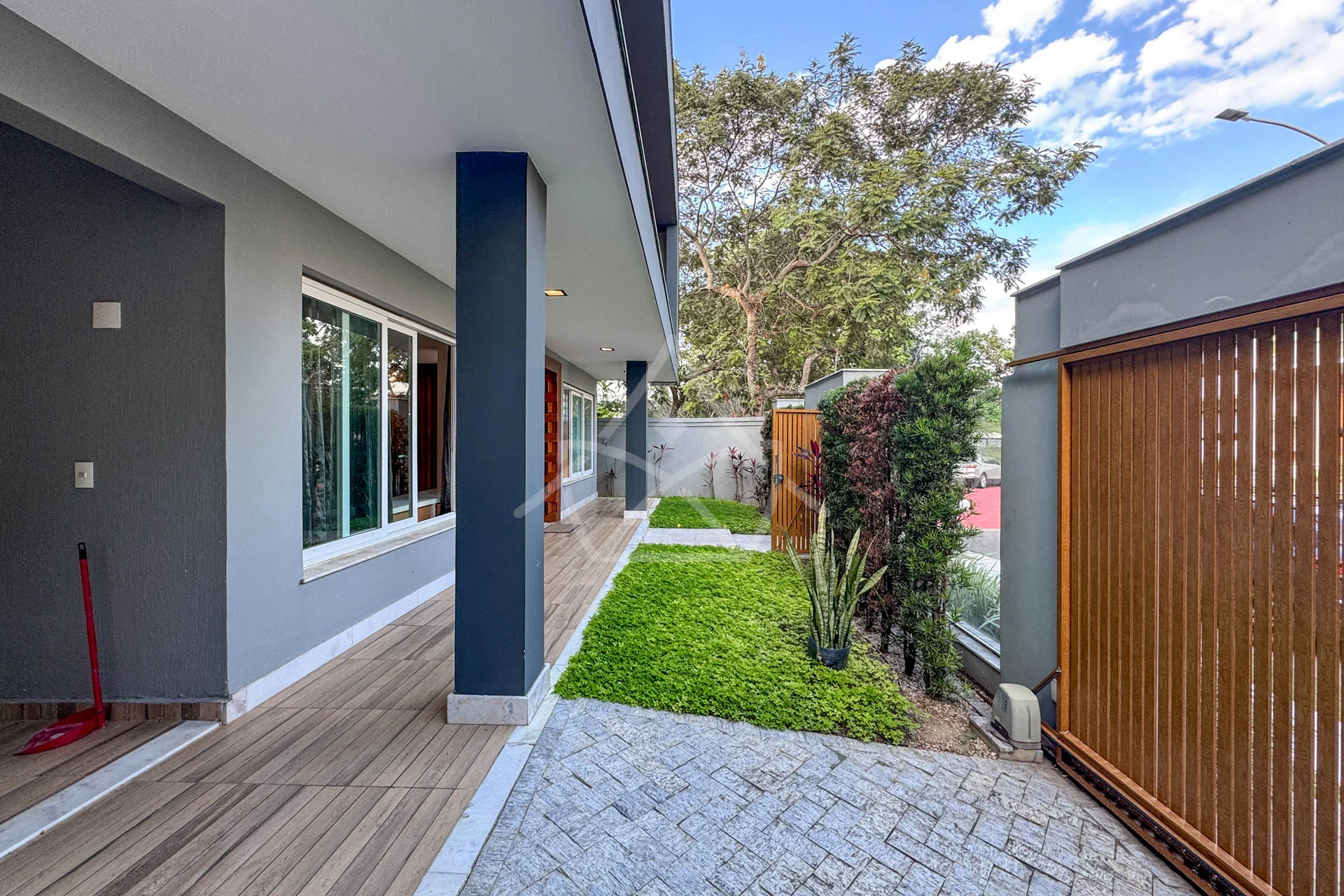 Casa com Sala de Jogos à Venda