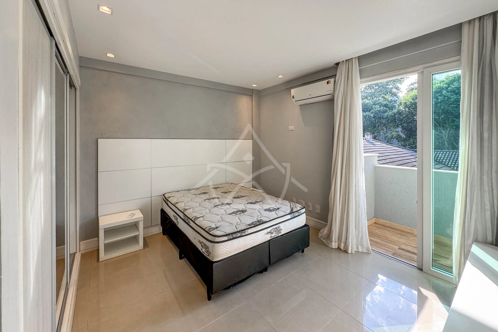 Casa com Sala de Jogos à Venda