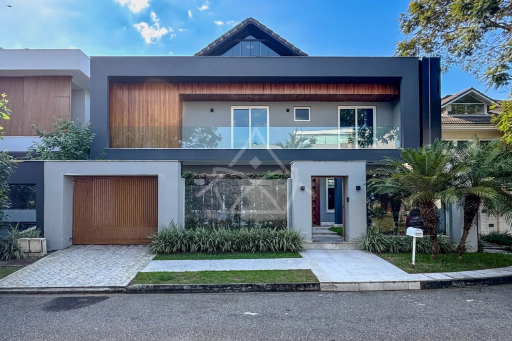 Casa com Sala de Jogos à Venda