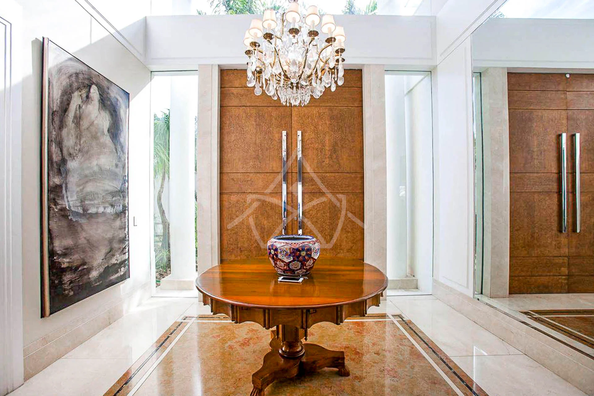 Casa com Amplo Terreno à Venda