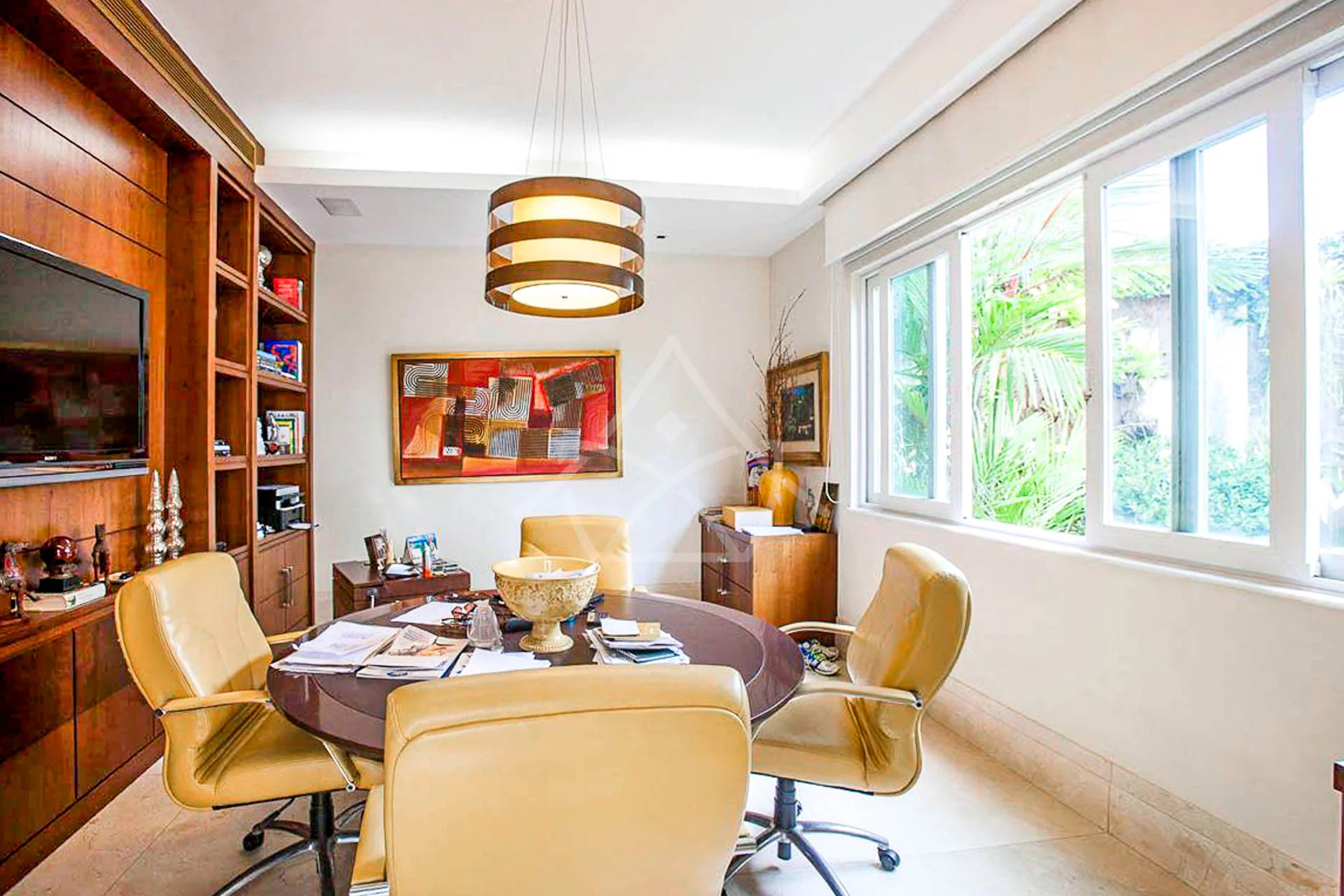 Casa com Amplo Terreno à Venda
