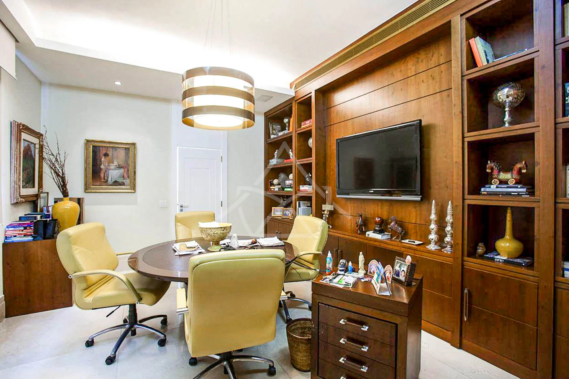 Casa com Amplo Terreno à Venda