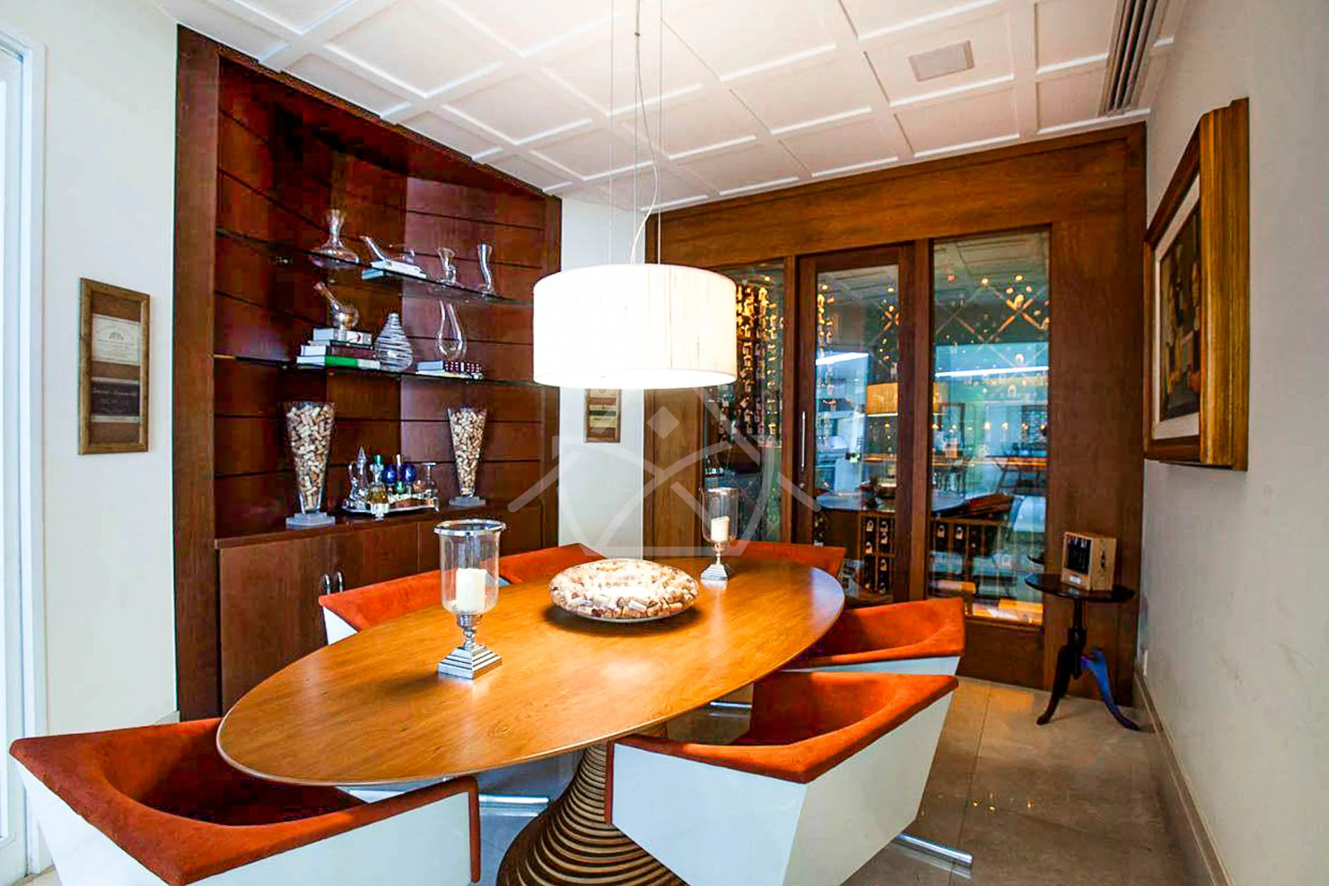 Casa com Amplo Terreno à Venda