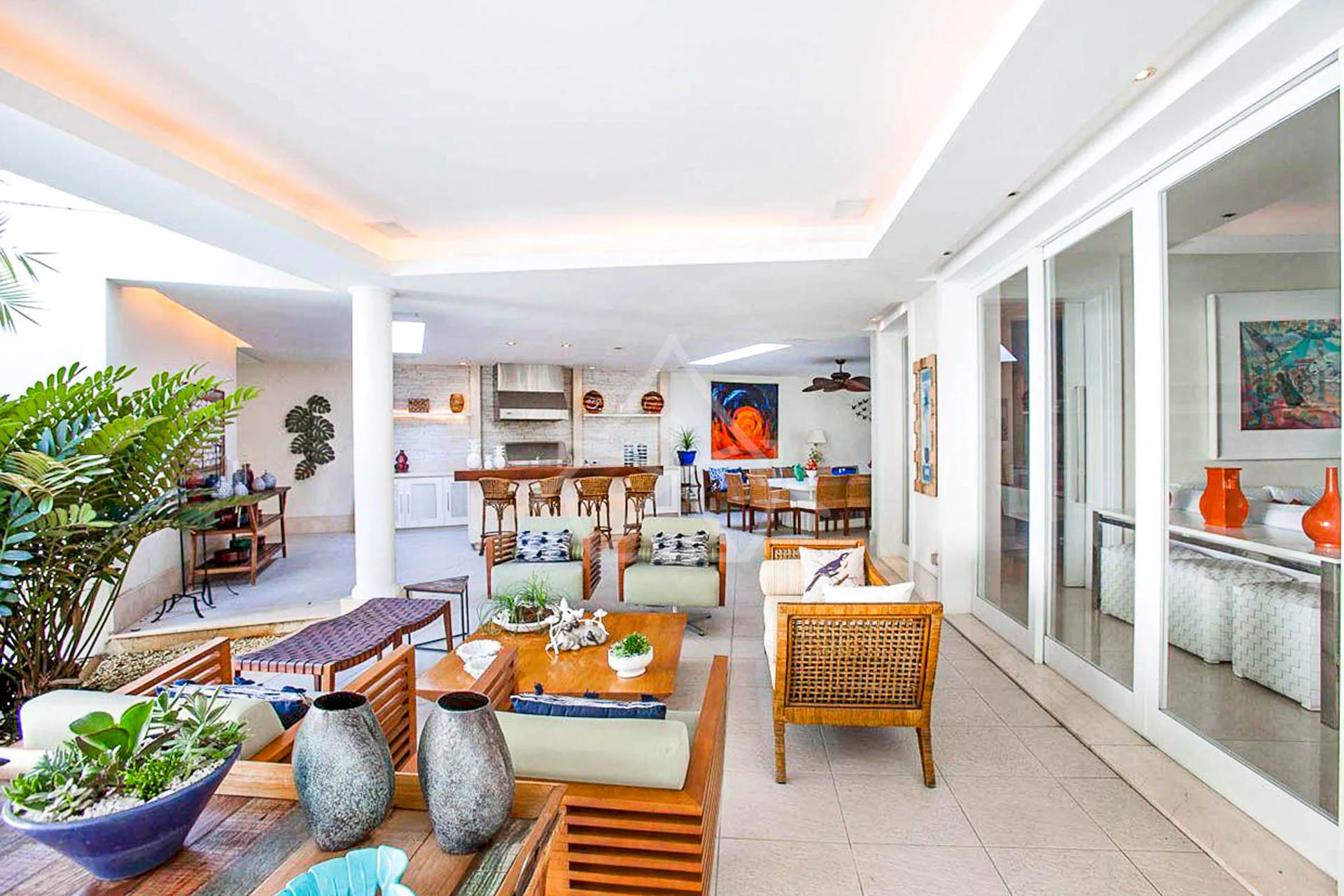 Casa com Amplo Terreno à Venda