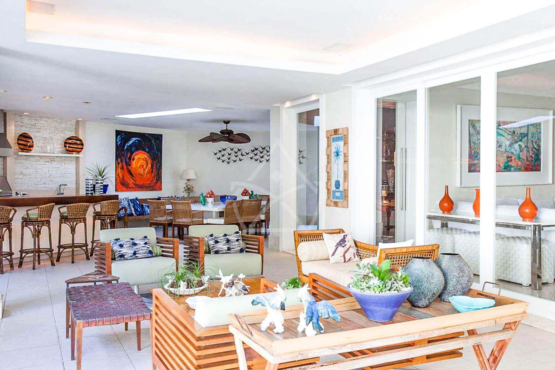 Casa com Amplo Terreno à Venda