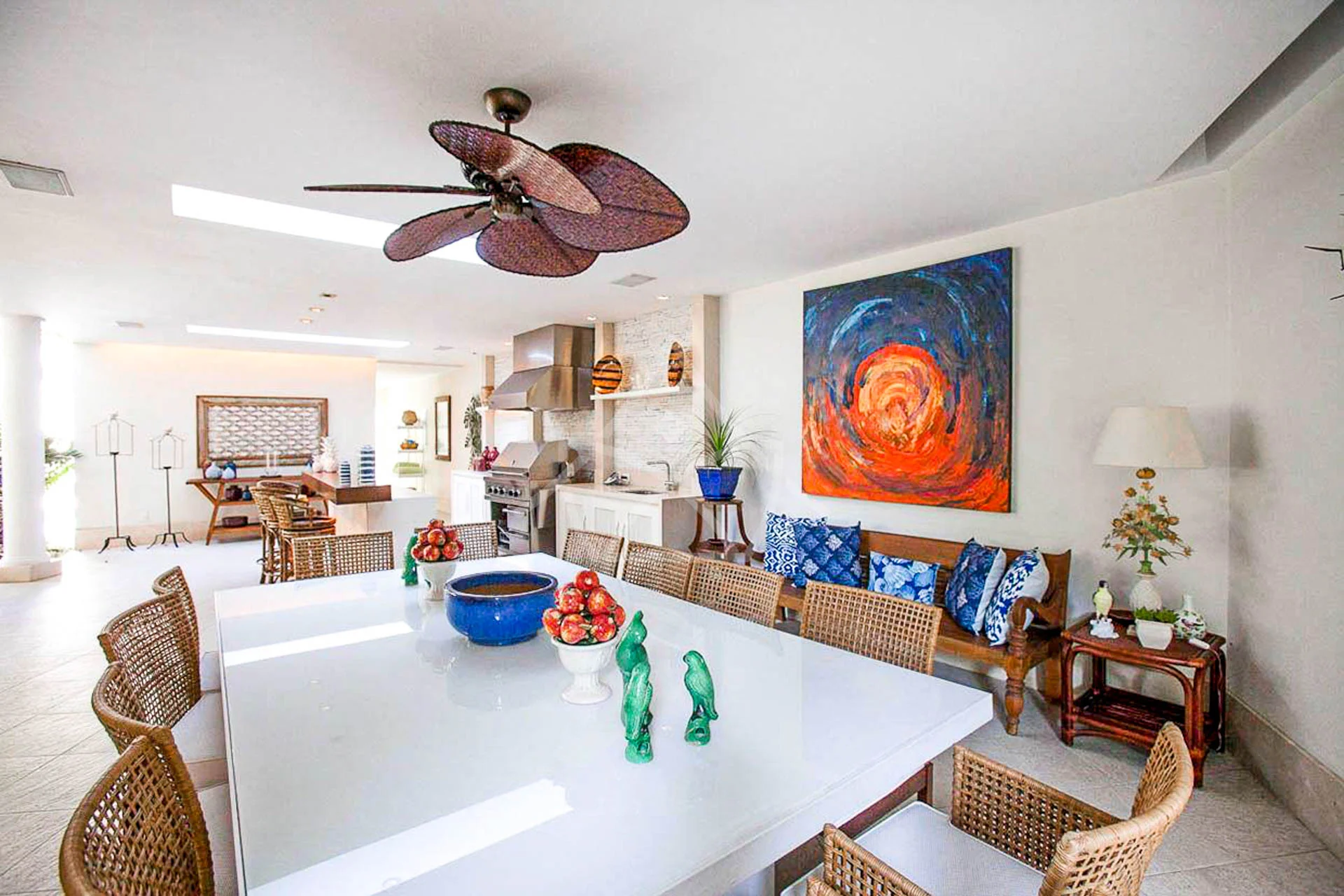 Casa com Amplo Terreno à Venda