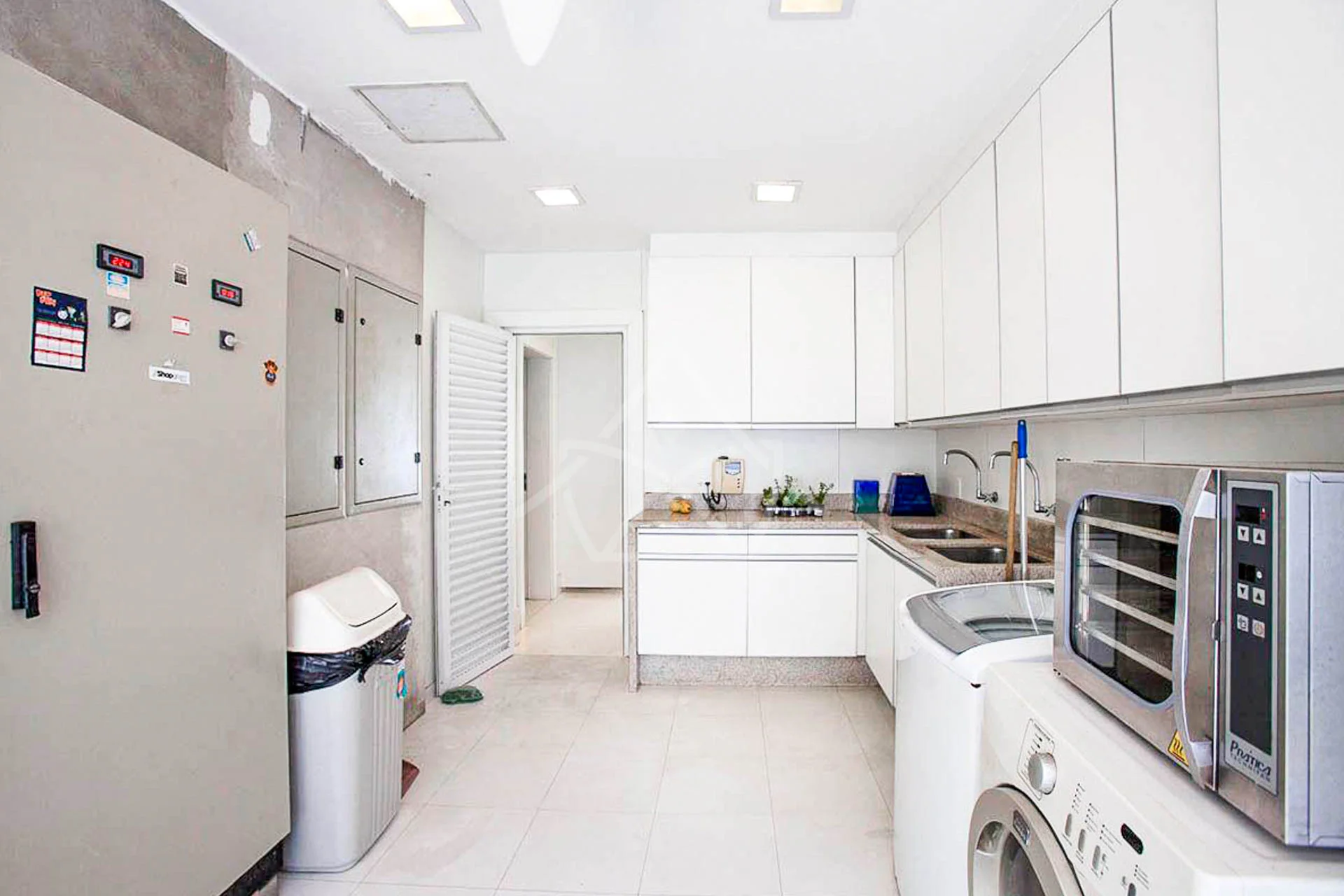 Casa com Amplo Terreno à Venda