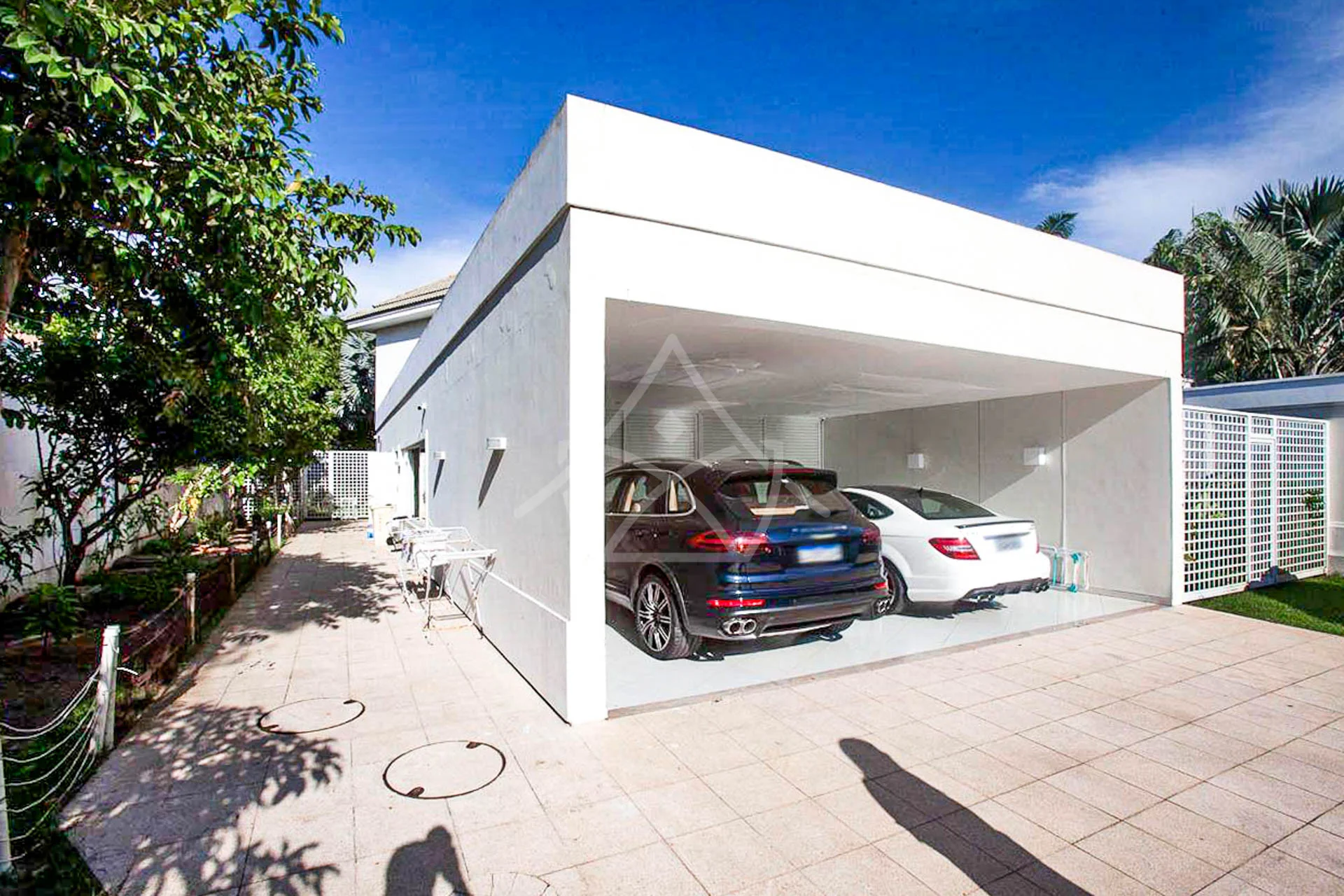 Casa com Amplo Terreno à Venda