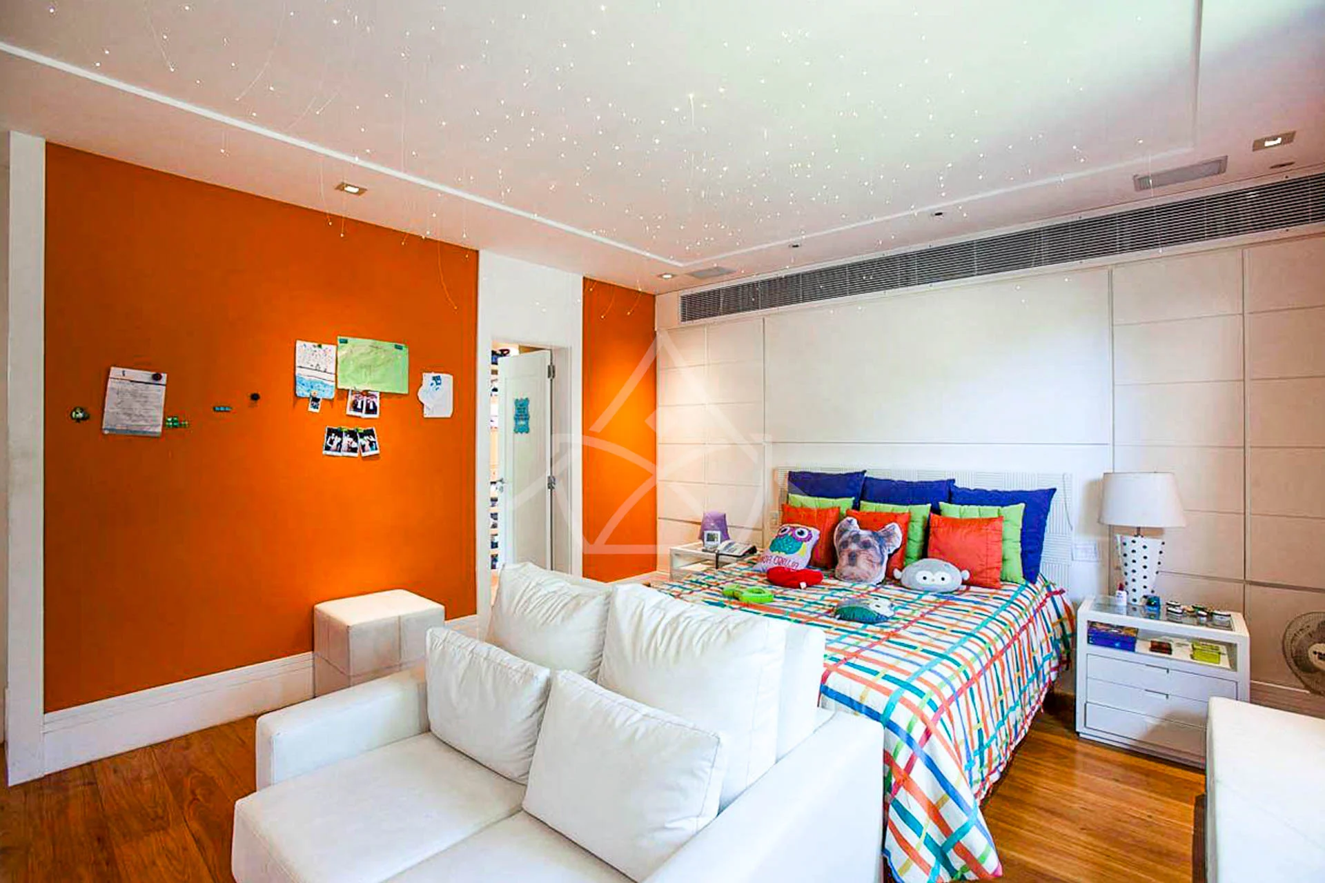 Casa com Amplo Terreno à Venda