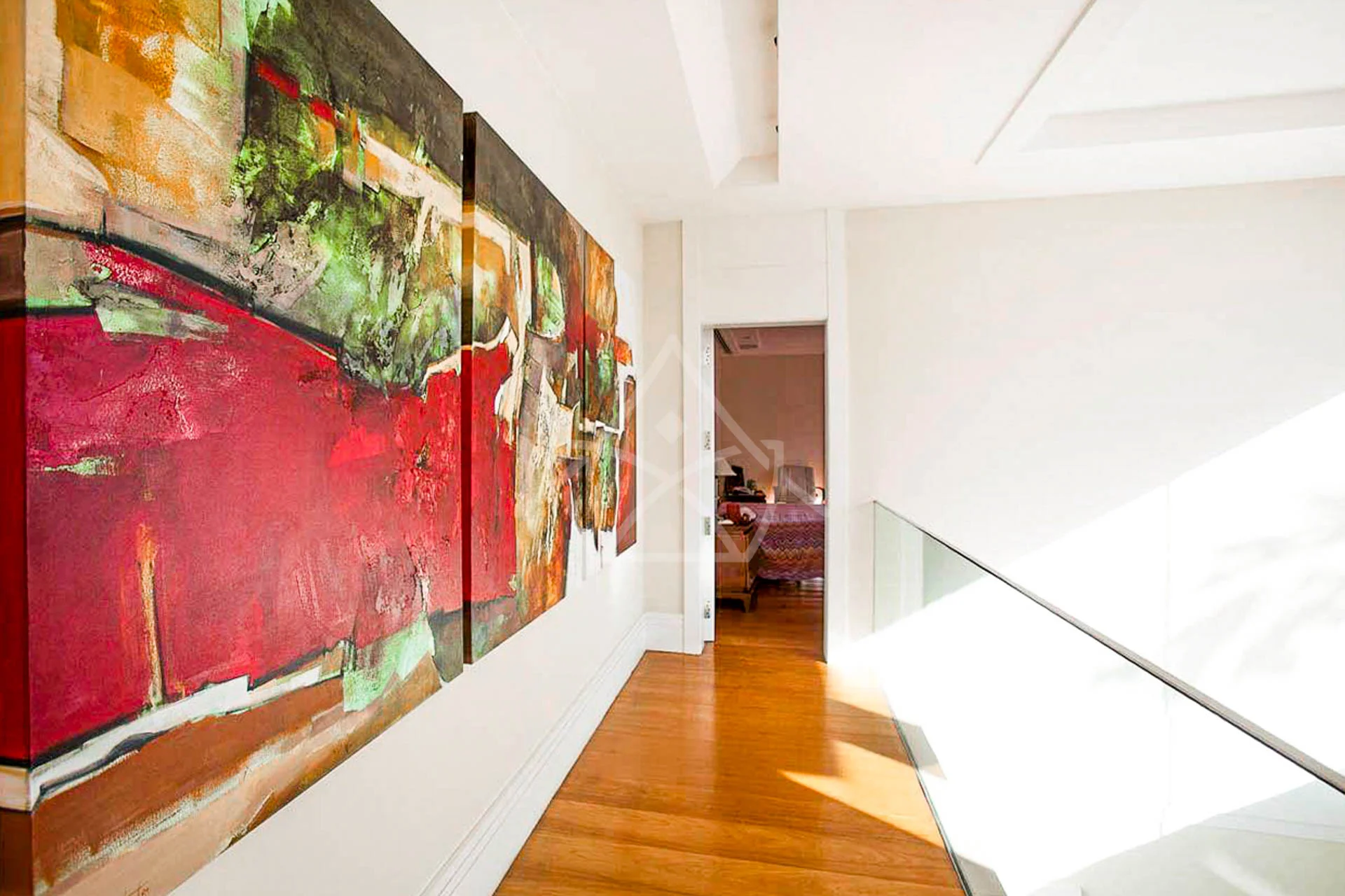 Casa com Amplo Terreno à Venda