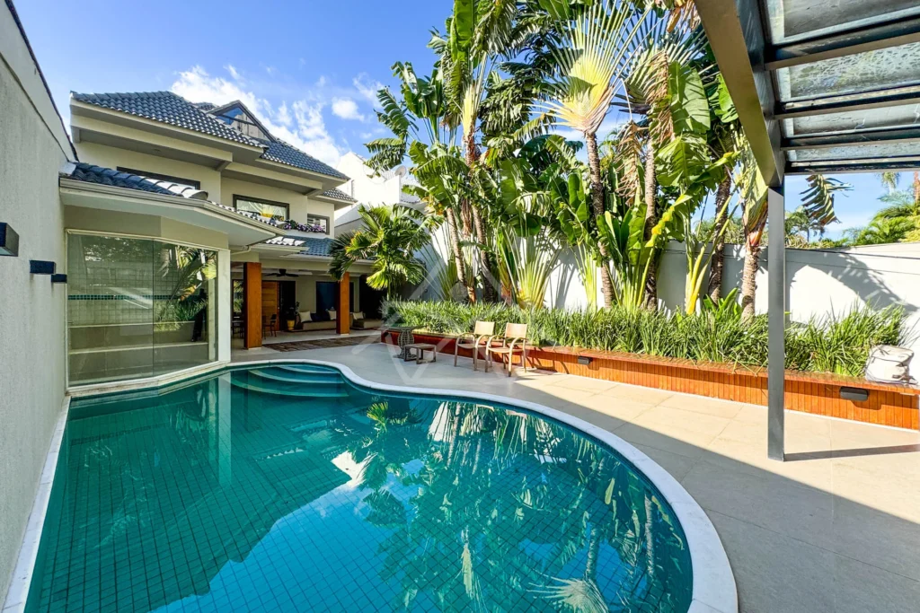 Casa com Paisagismo à Venda na Barra da Tijuca