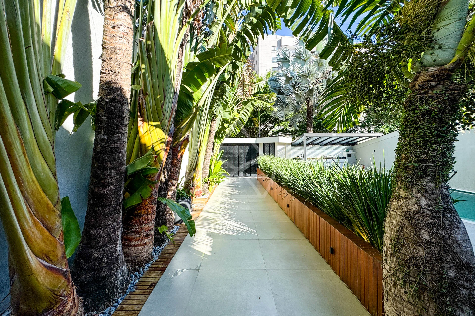 Casa com Paisagismo à Venda na Barra da Tijuca