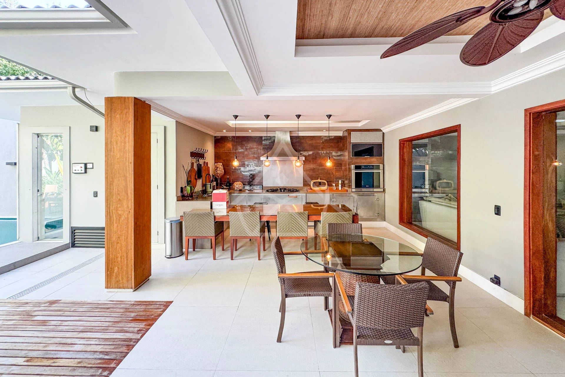 Casa com Paisagismo à Venda na Barra da Tijuca