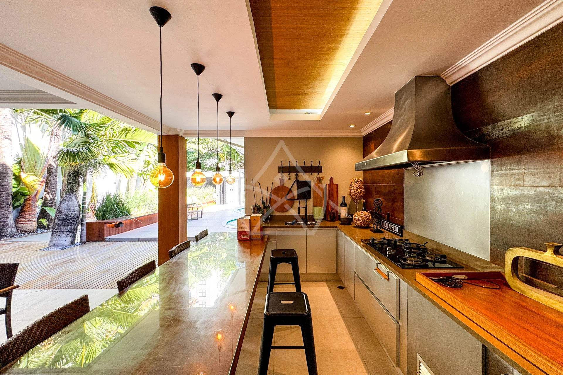 Casa com Paisagismo à Venda na Barra da Tijuca
