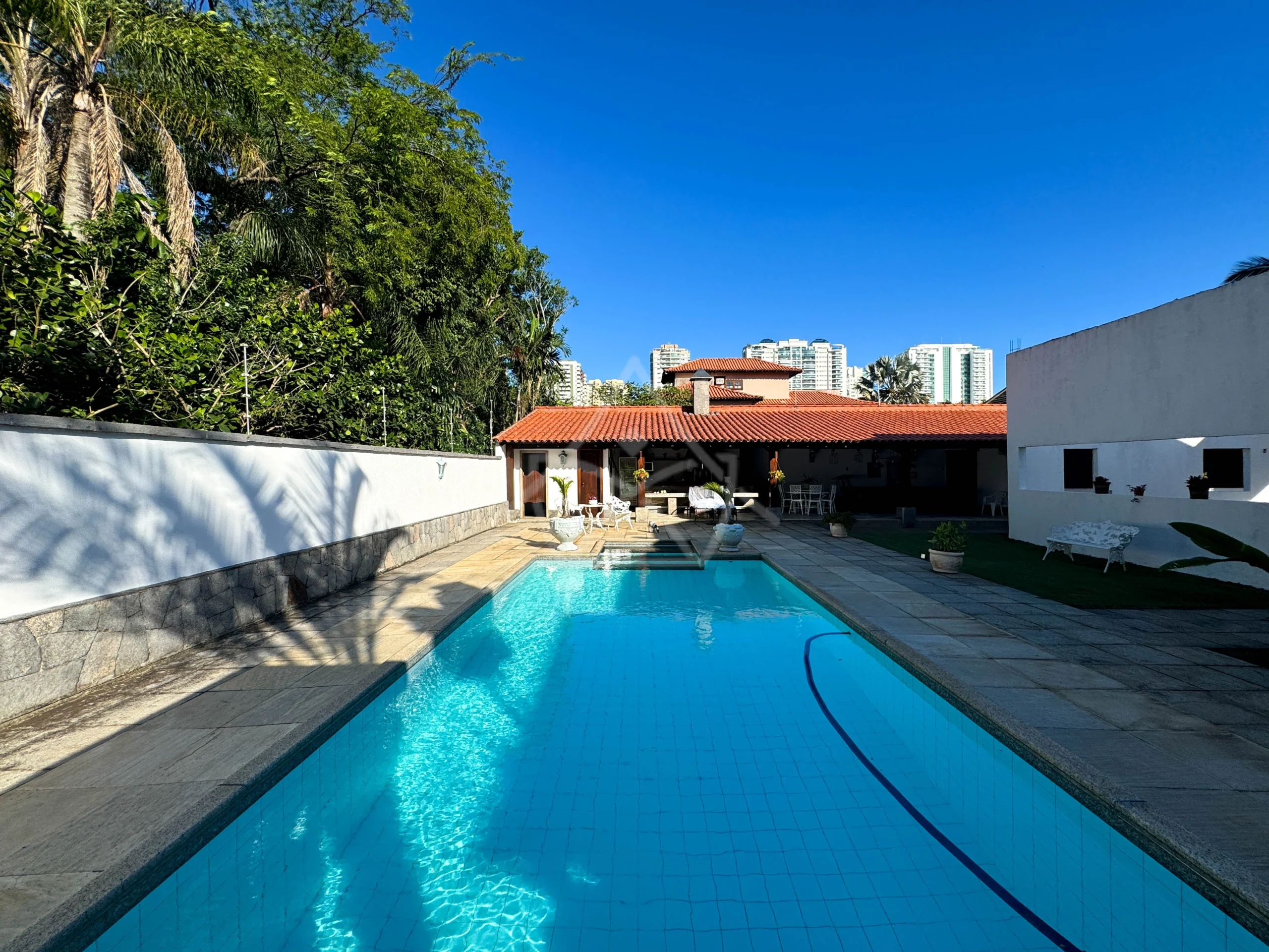 Casa com Terreno Grande